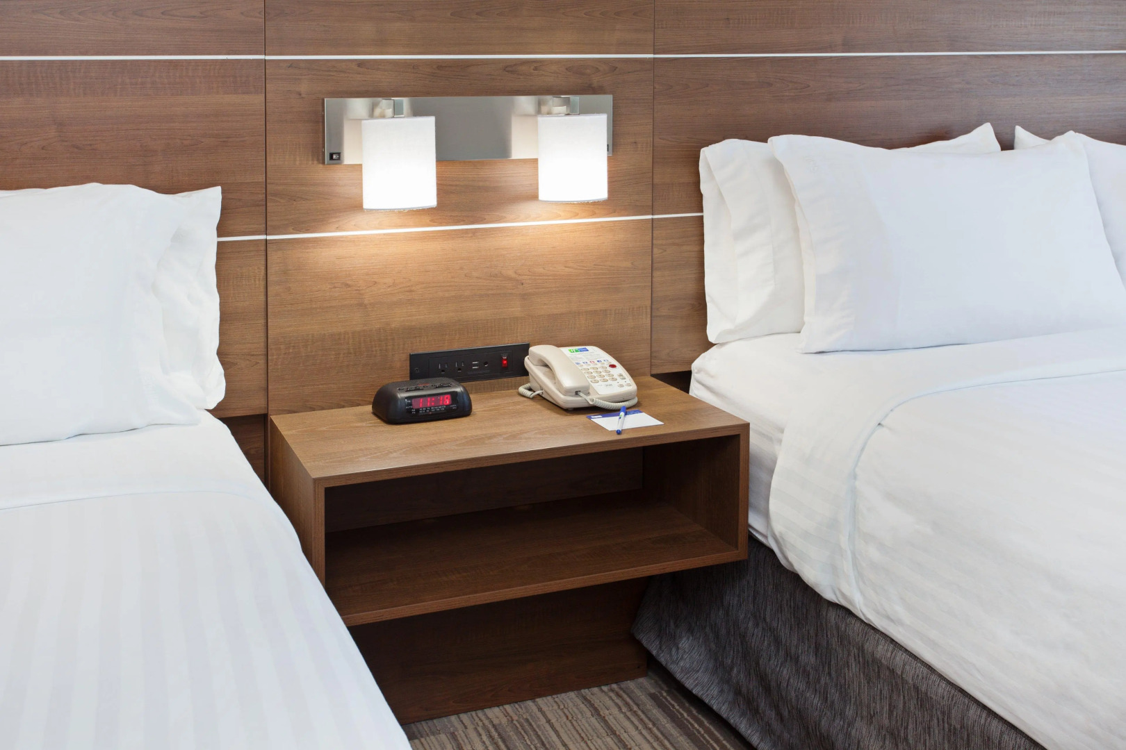 Holiday Inn Express & Suites Corona by IHG