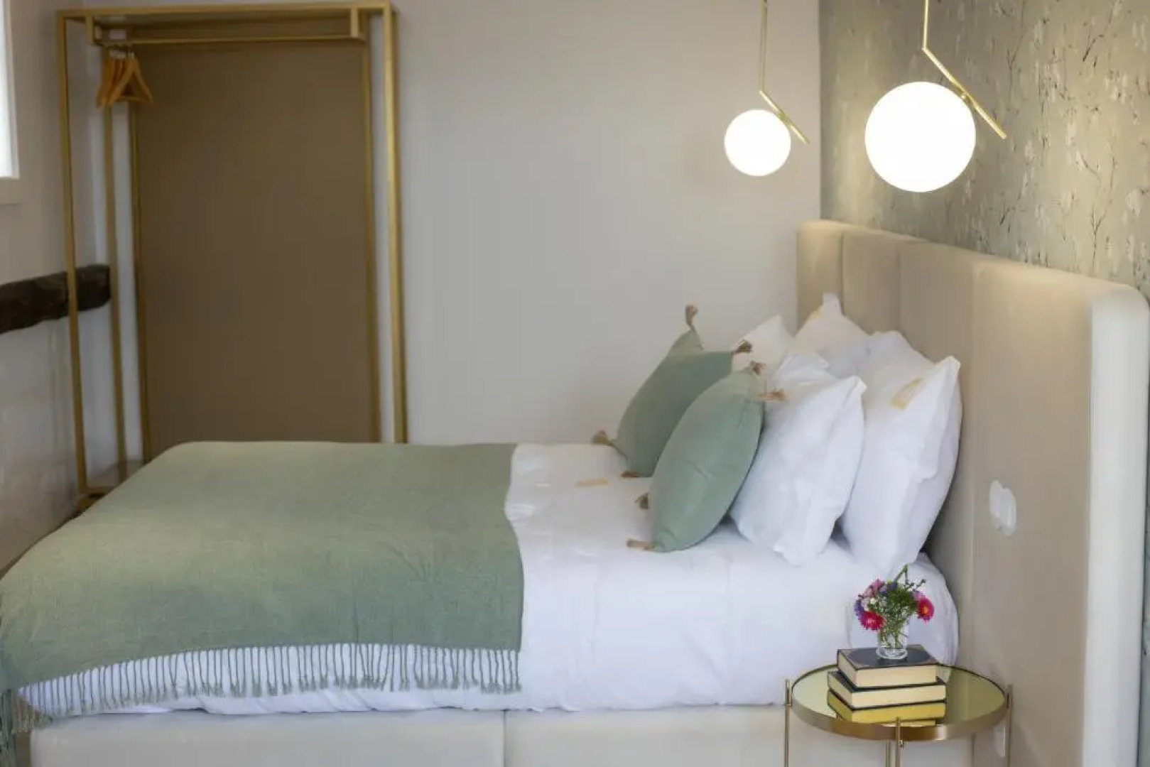 Trovador City Guest House