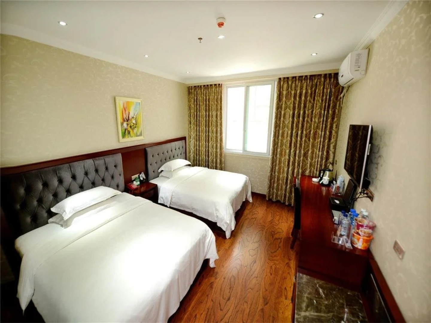 Dazhou Yimeijia Haitian Business Hotel