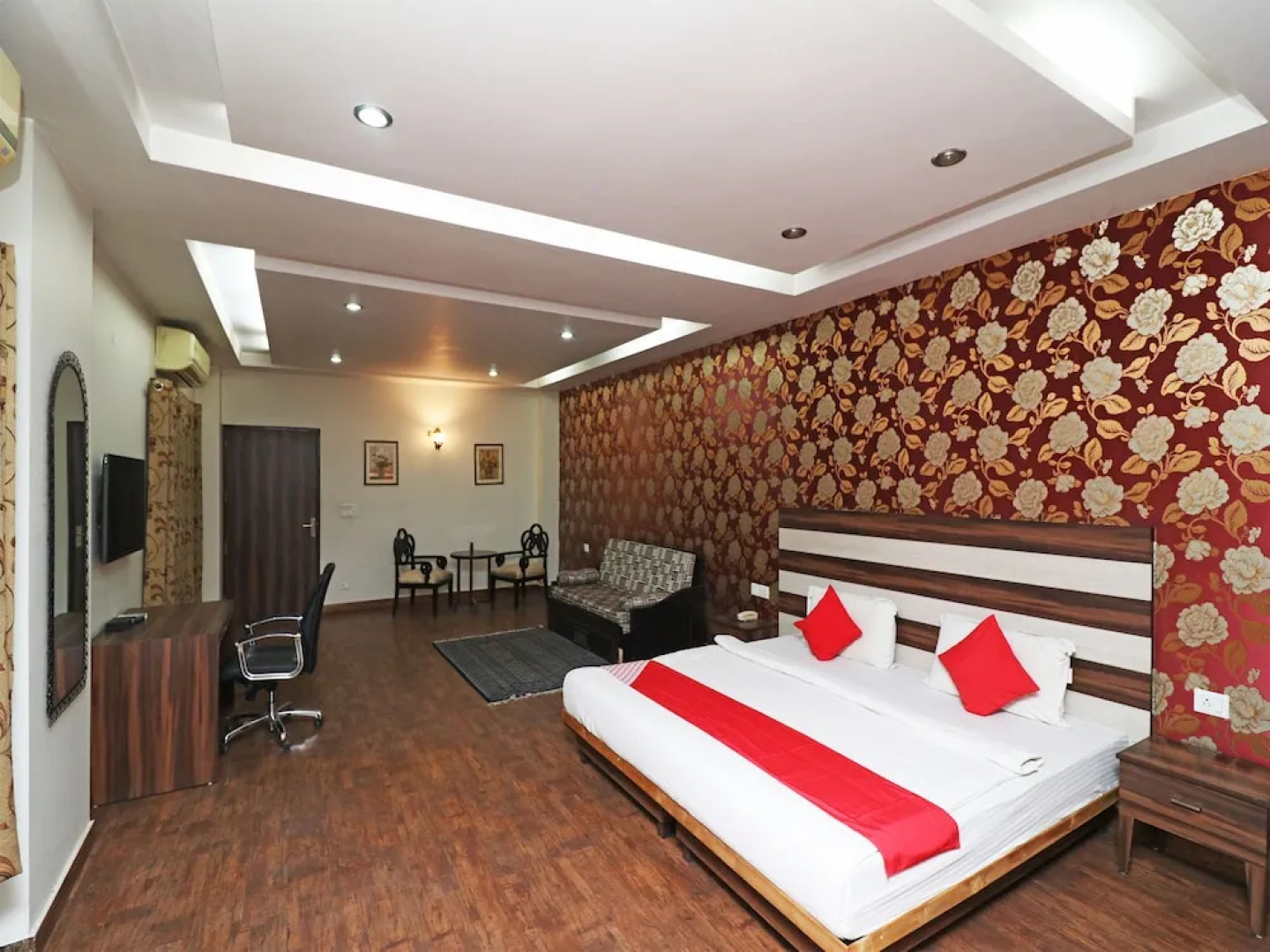 OYO 2484 Hotel Silver Star