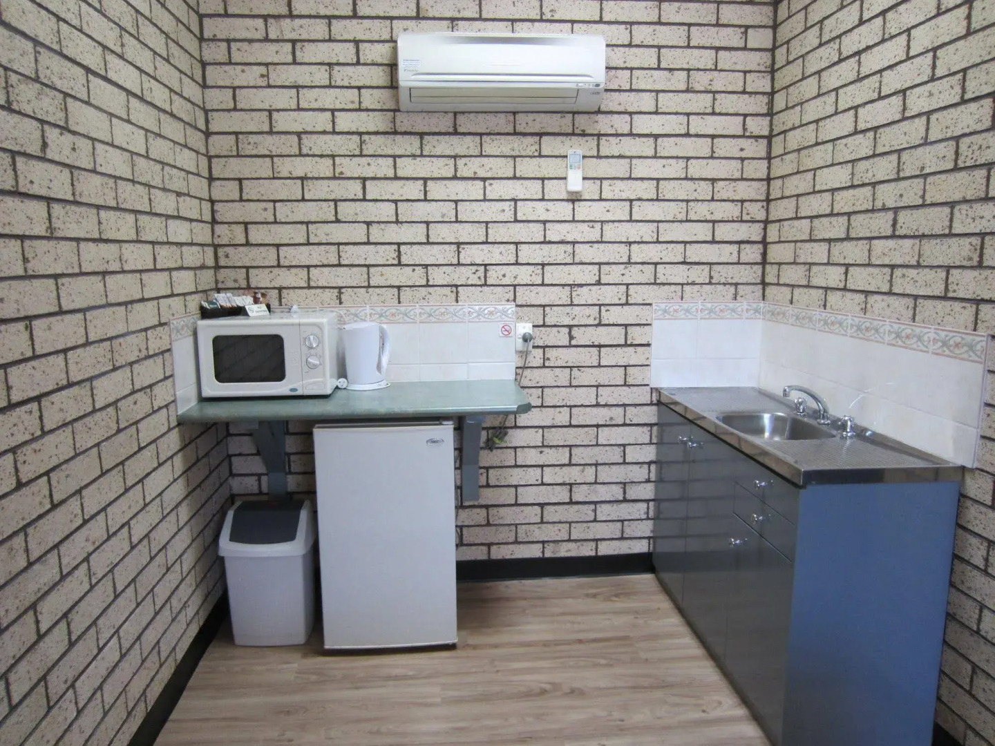 Cowra Crest Motel