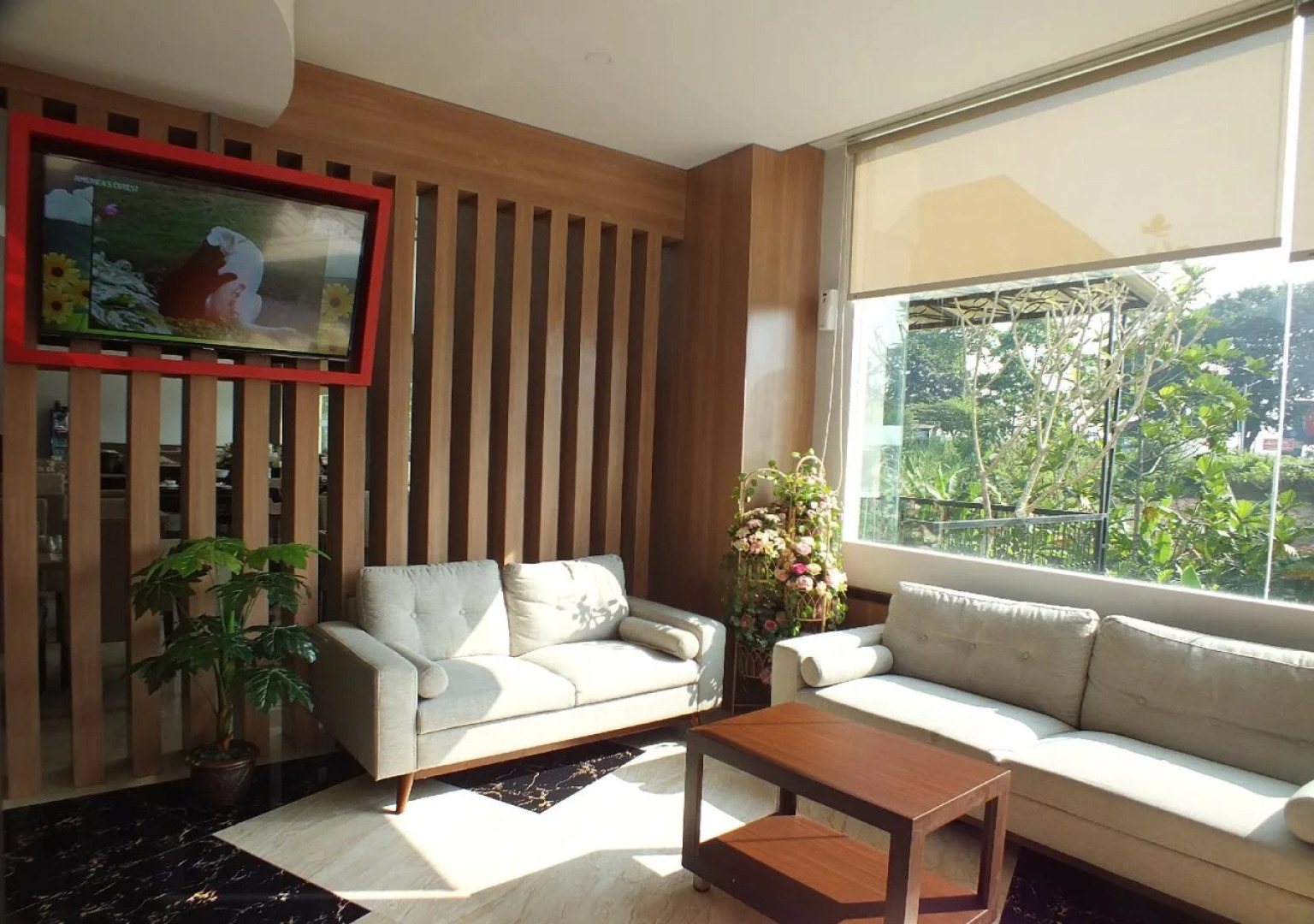 Front One Hotel Airport Solo