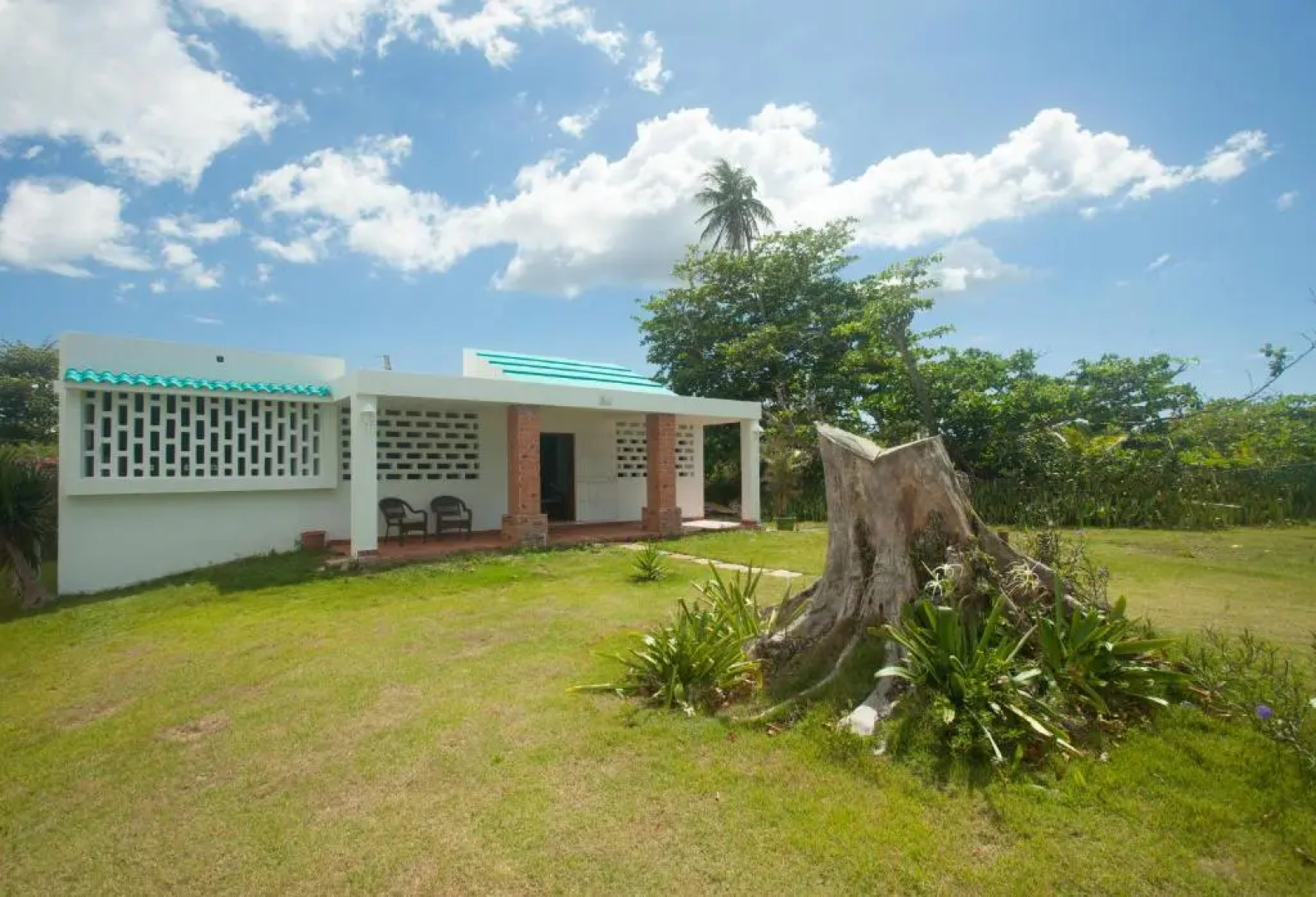 Beachfront two bedroom apt in Aguada Alamar 2