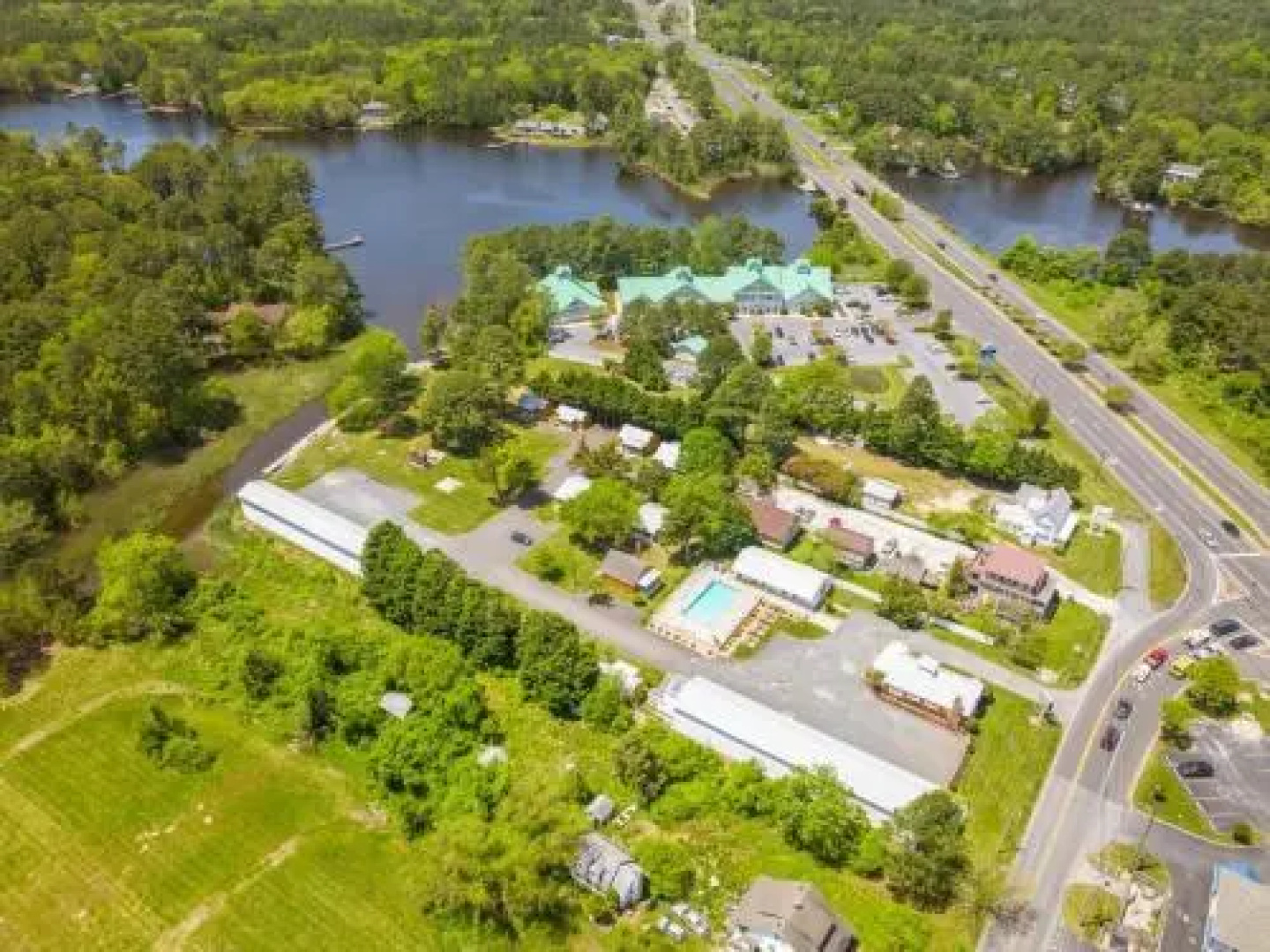 Long Acres Motel & Cottages