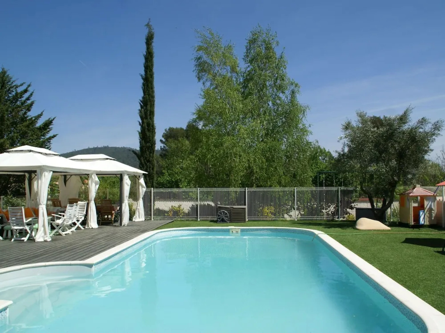 Airconditioned, Spacious Villa in Garéoult With a Private Pool