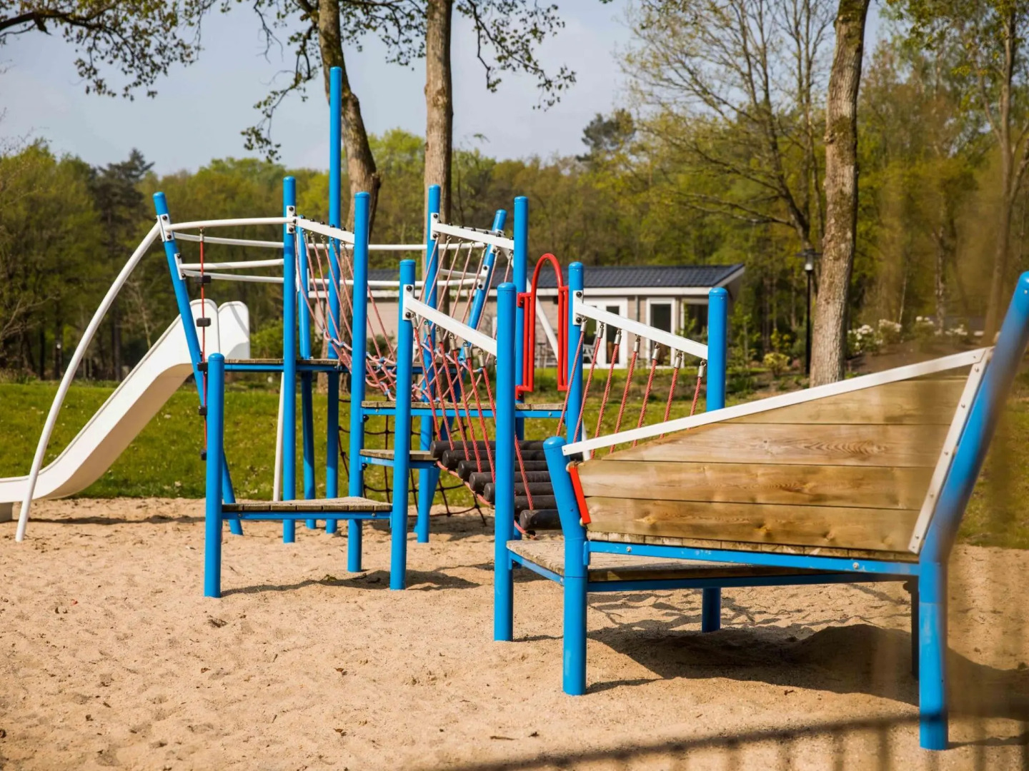 Modern chalet with spa and sauna, in a holiday park on the Veluwe