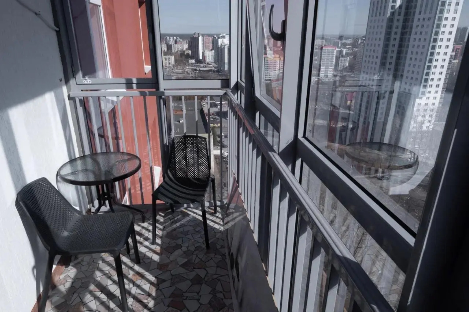 Атмосфера на улице Карпинского 14