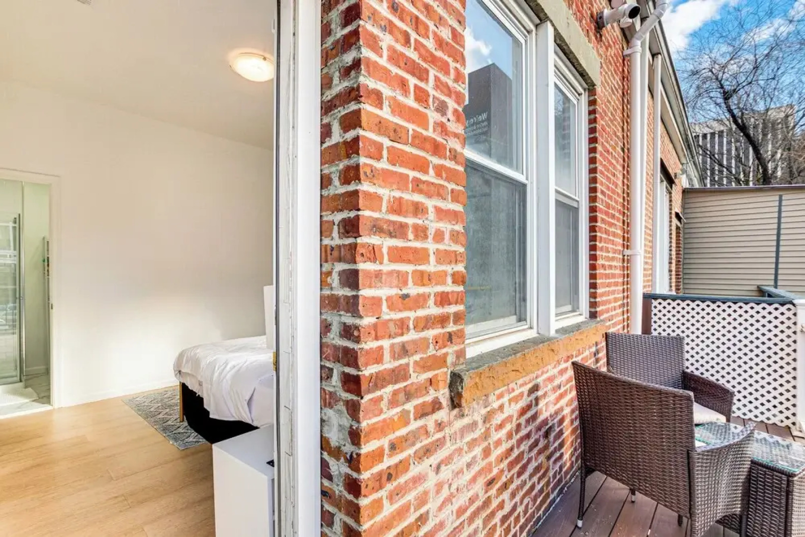 1 Mi to Prudential Center: Remote Work-ready Apt