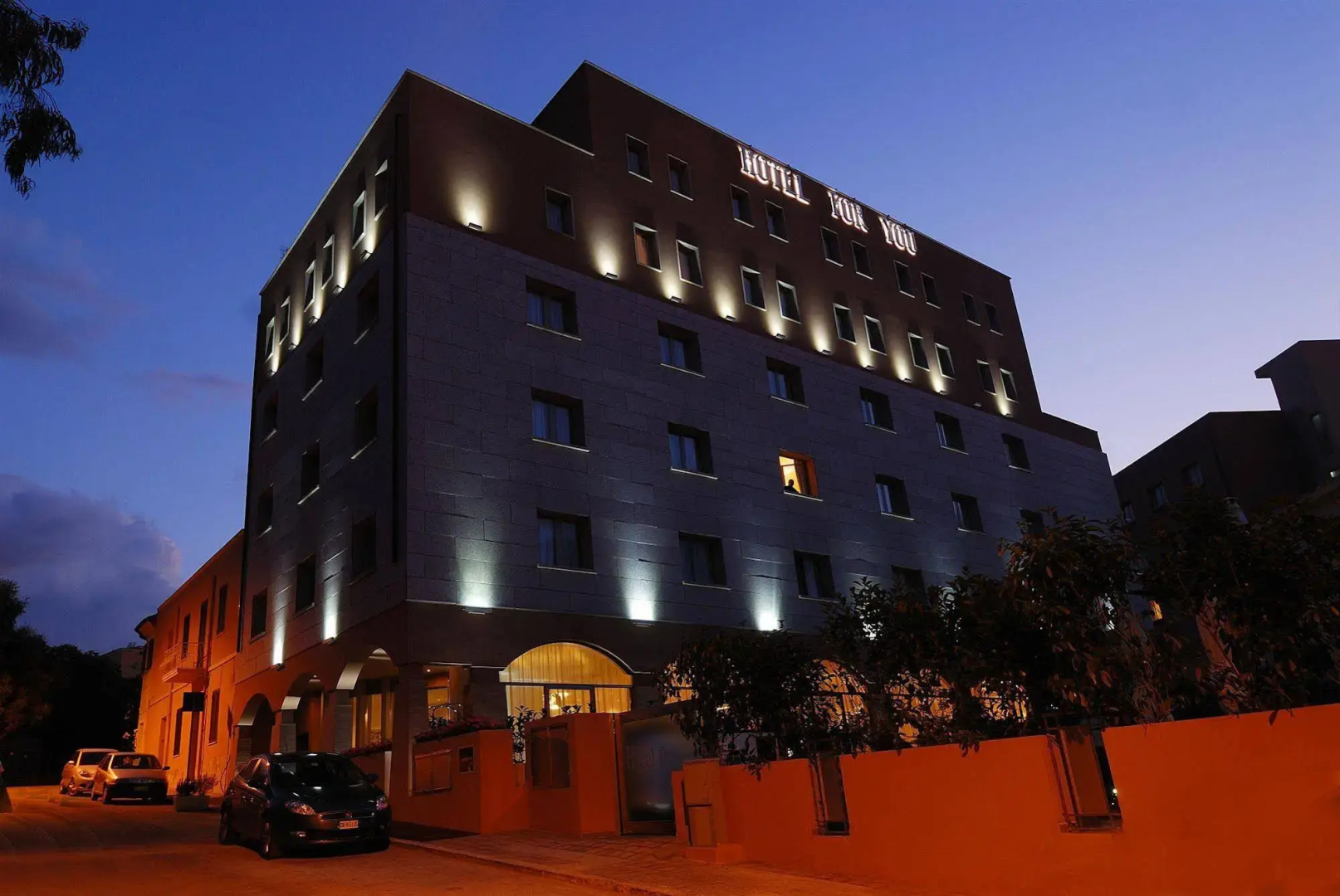 Hotel For You