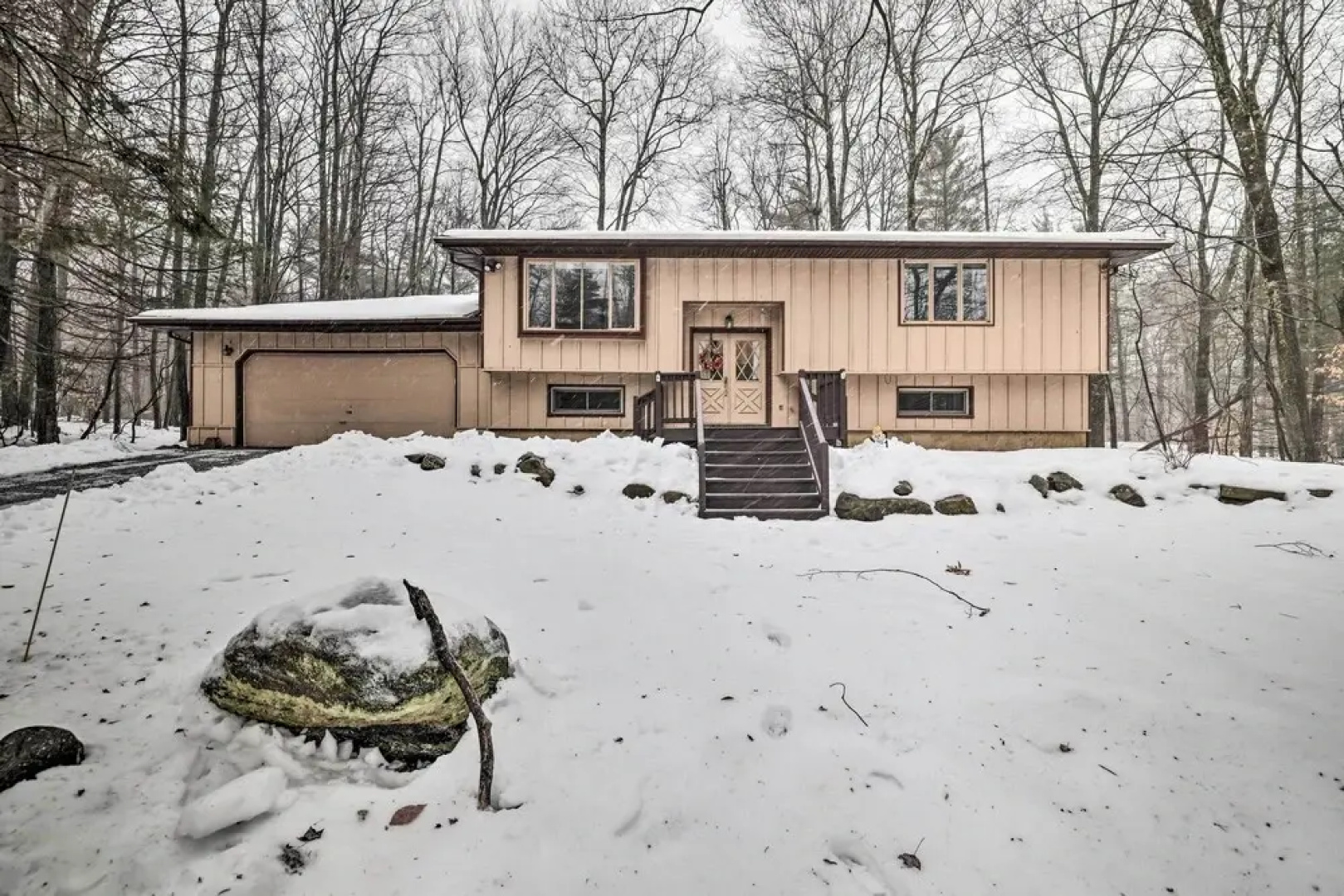 Pocono Pines Home ~ 10 Mi to Skiing & Hiking!