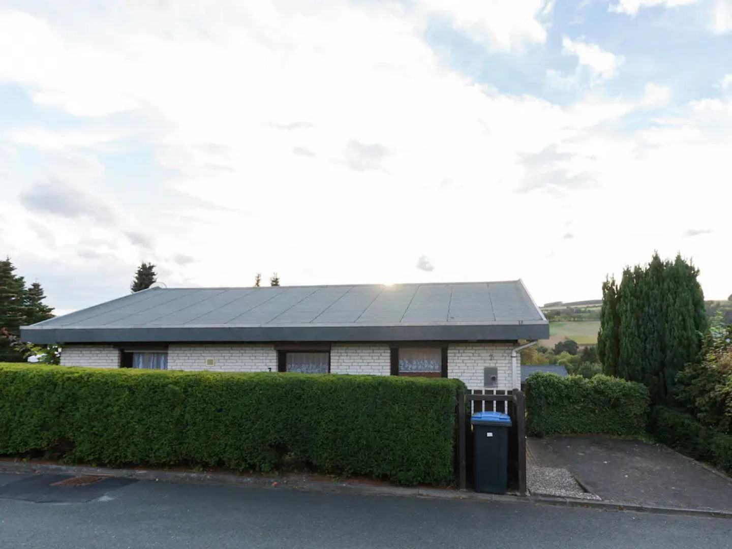 Ruhiger Bungalow am Hennesee mit Terrasse