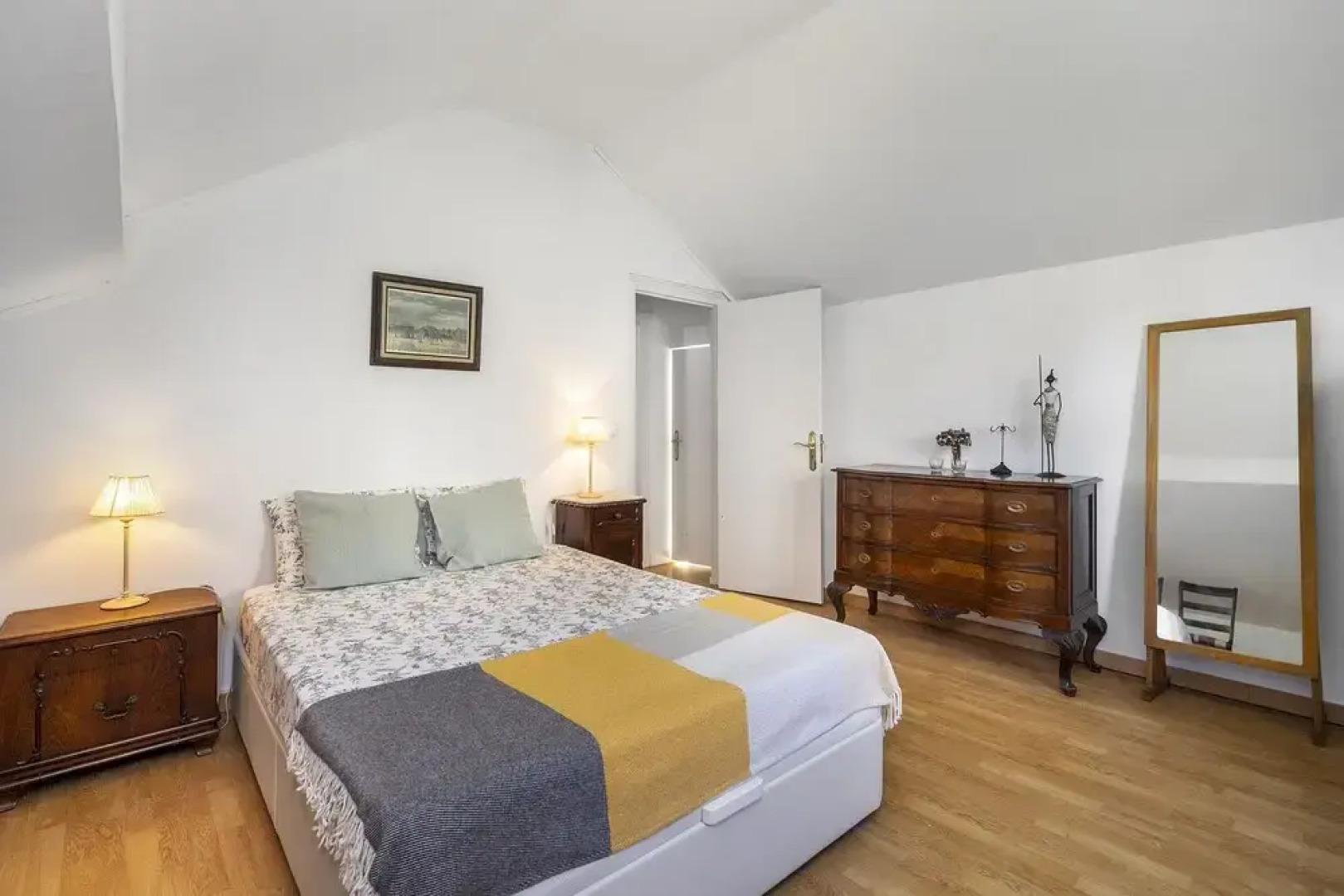 Amazing House In Carcavelos Historical Center W/ Private Patio & Bbq