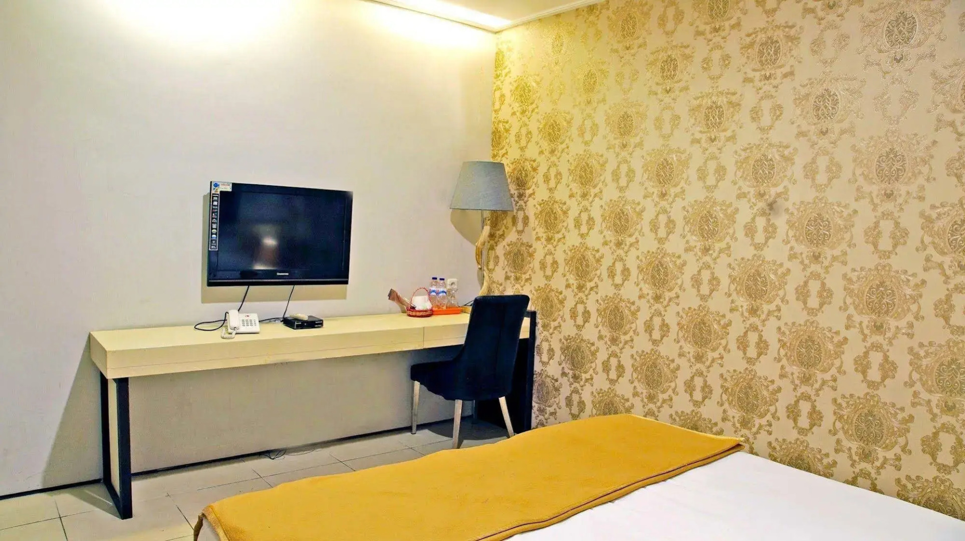 RedDoorz Near Ciputra World