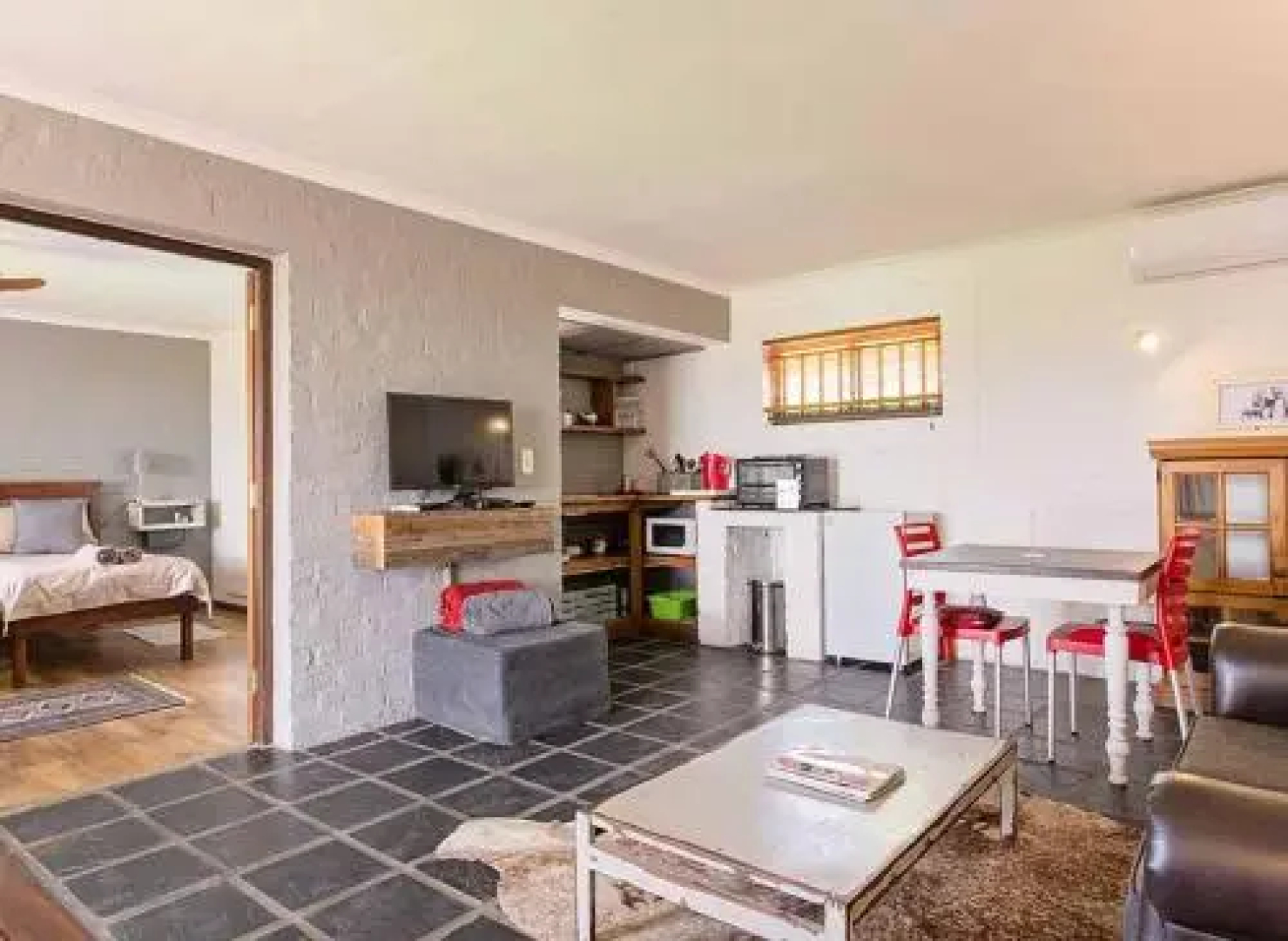 Waterside Le Bonheur Croc Farm