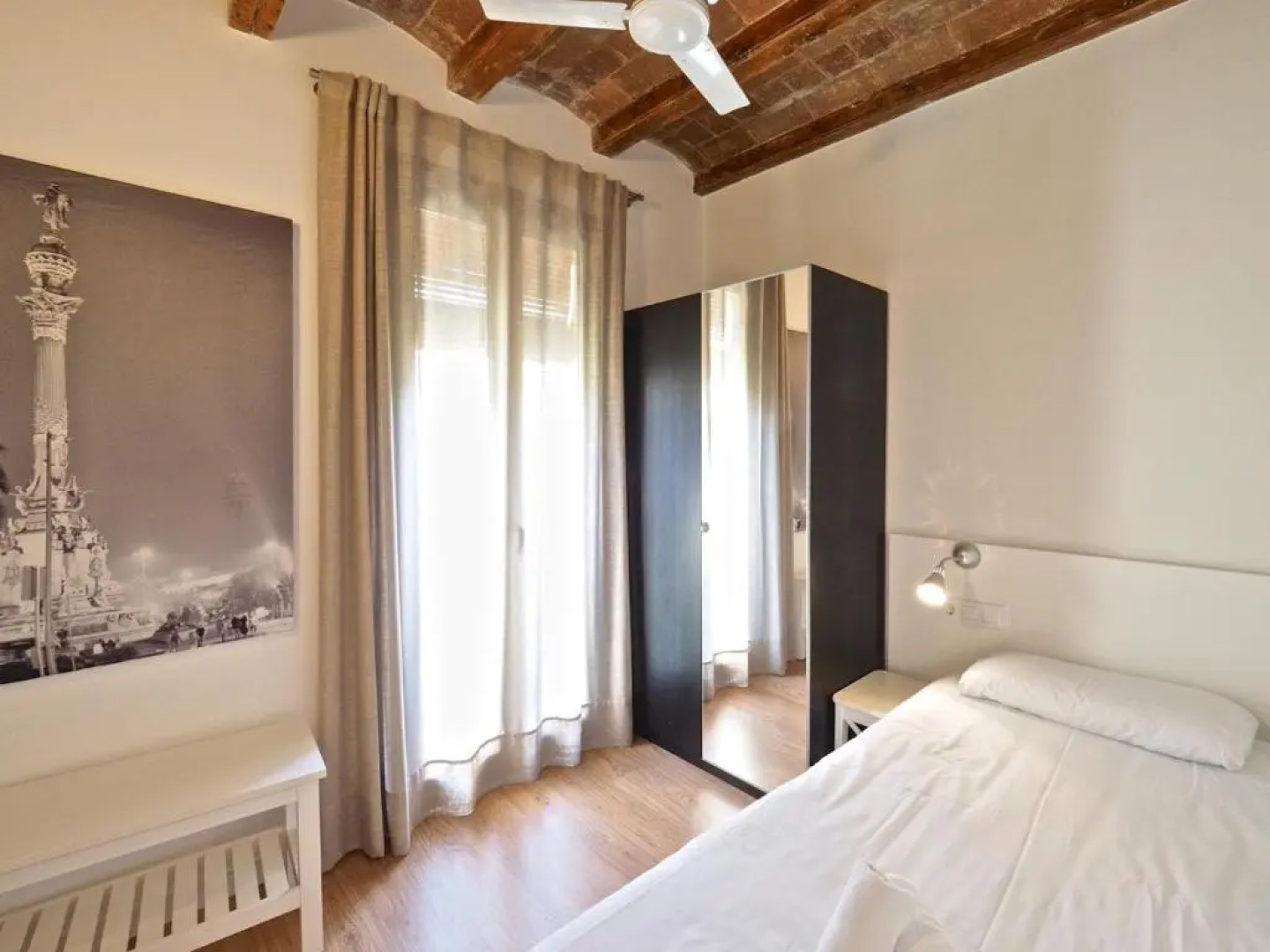 Happy People Ramblas Harbour