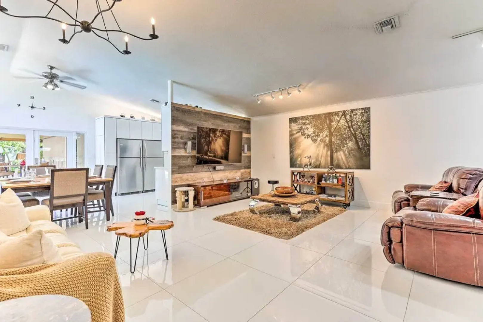 Sunny Miami Retreat - Pool, Patio & Gas Grill!