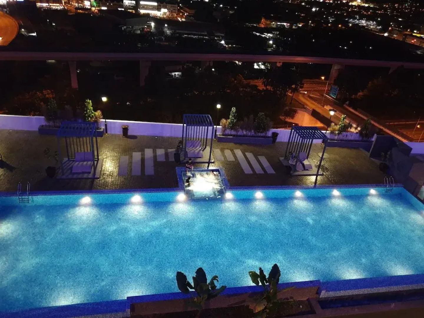 MLH Deluxe Studio Suites @ Landmark Residence