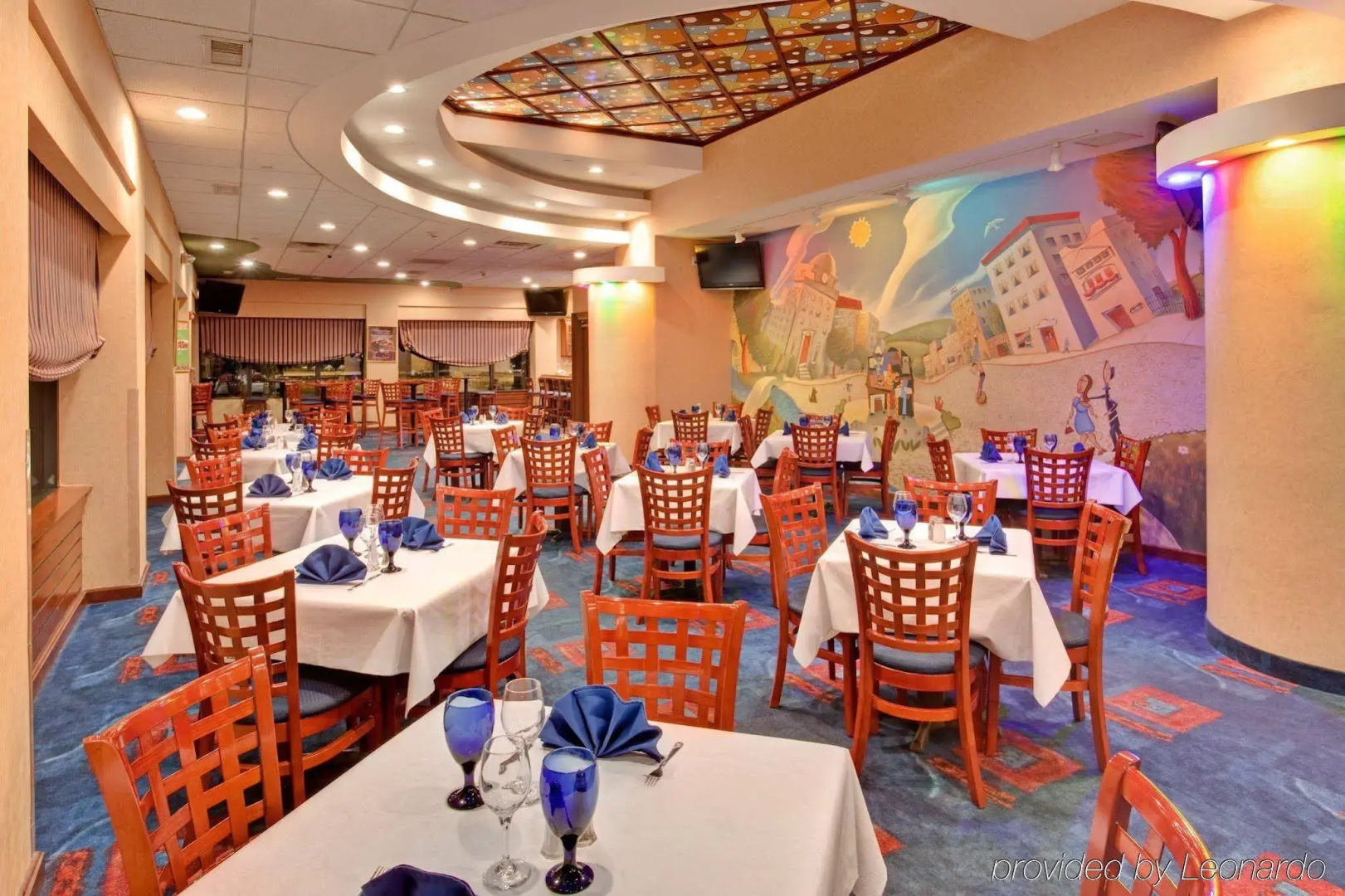 Holiday Inn Hotel & Suites Warren by IHG