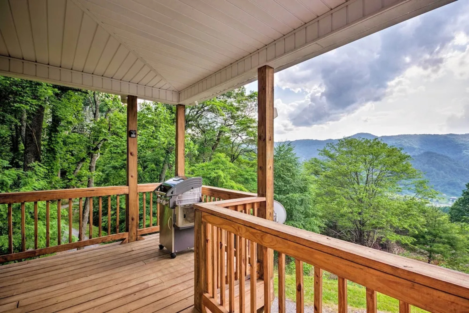 Blue Ridge Mountain Rental w/ Hot Tub & Gas Grill!
