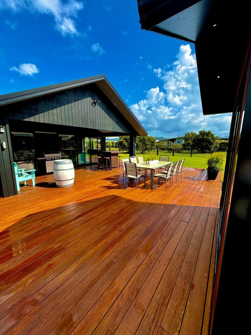 Black Beauty Retreat - Matarangi Holiday Home