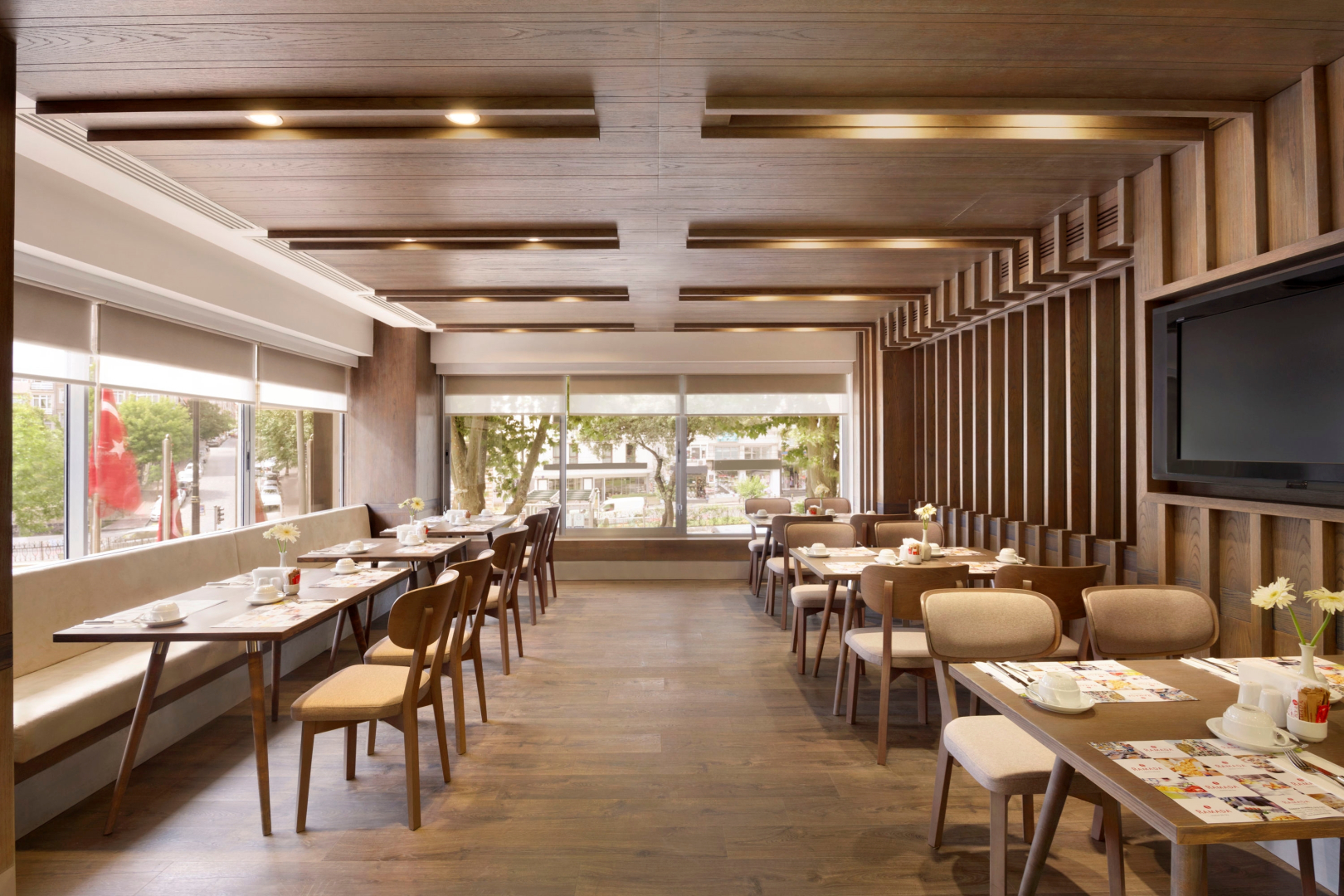 Grander Inn & Suites