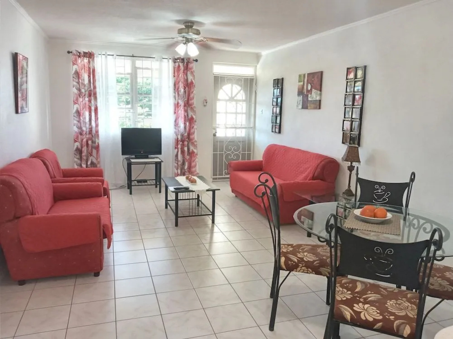 Cumber's Tropical Apartments