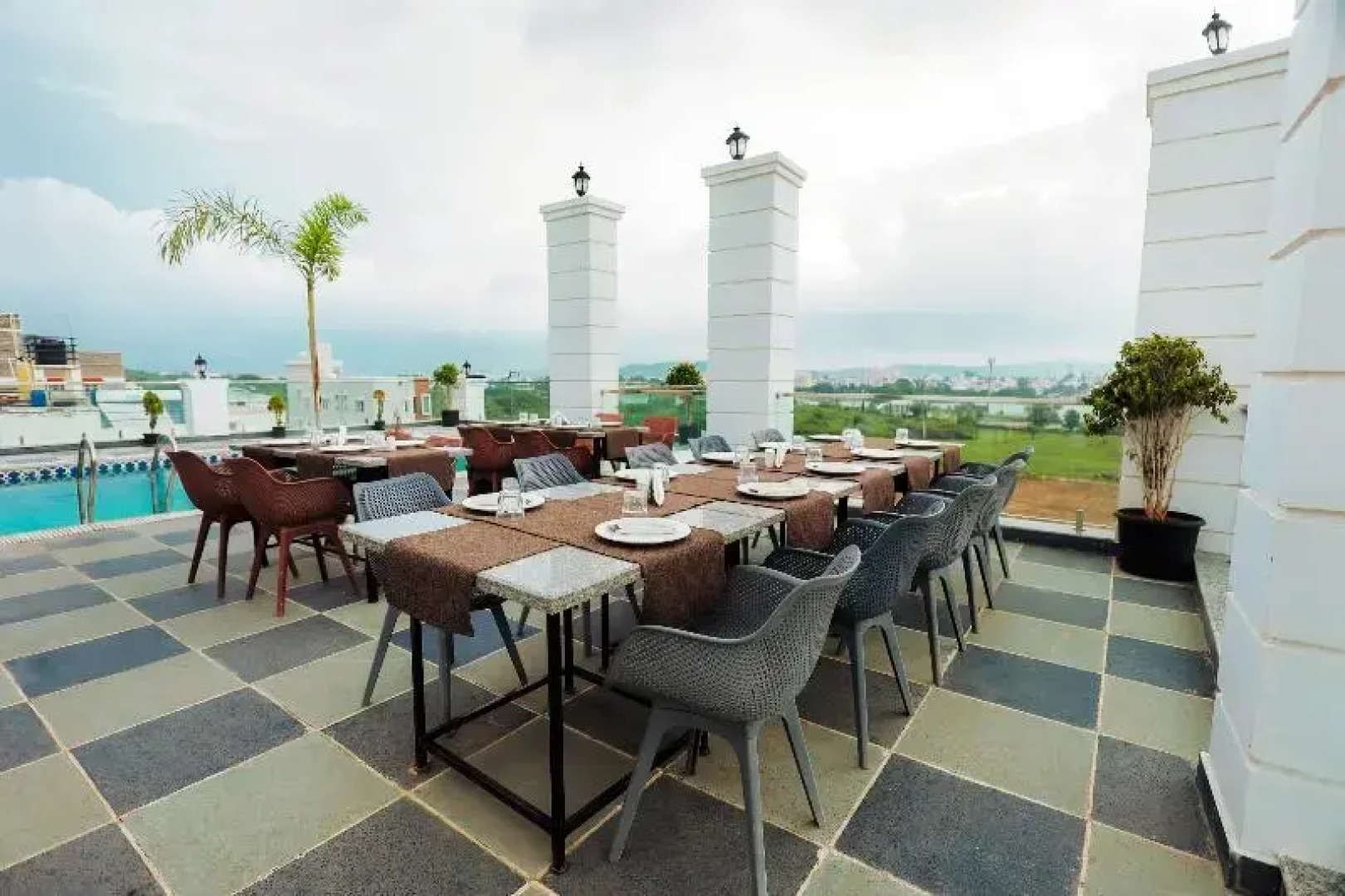 Revaas Lake View Boutique Hotel