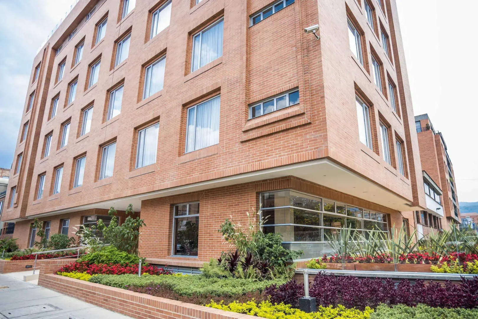 Hotel Plaza Suites