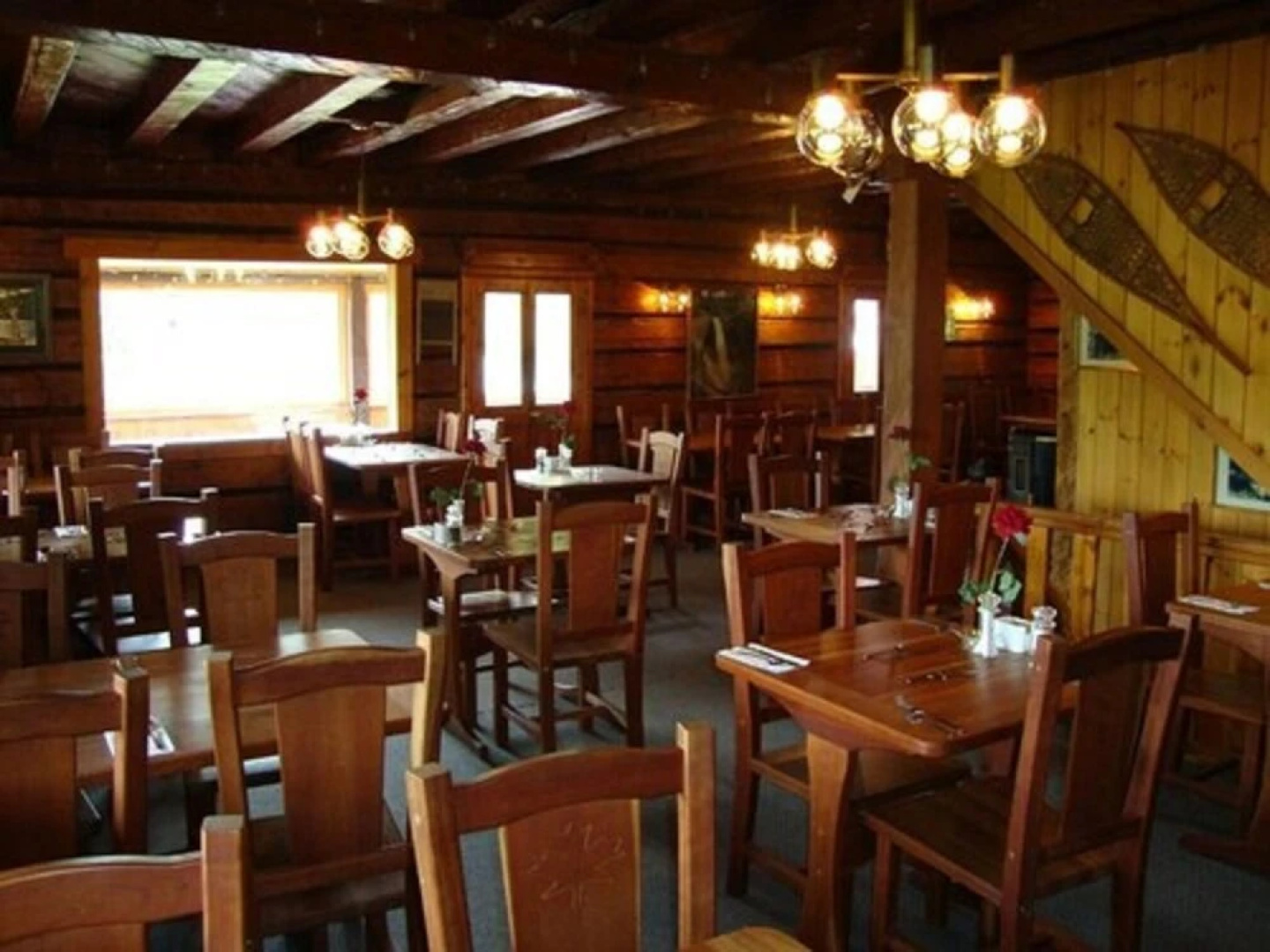 Helmcken Falls Lodge