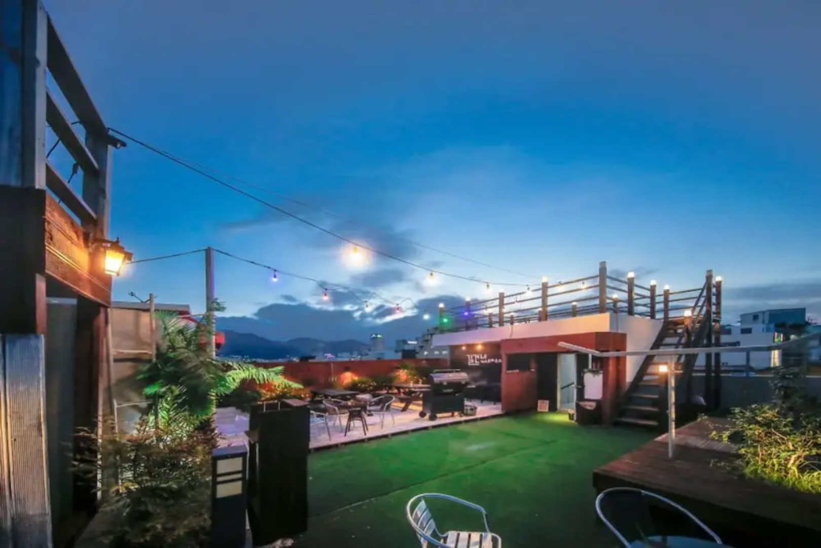 Across the Street Guesthouse - Hostel