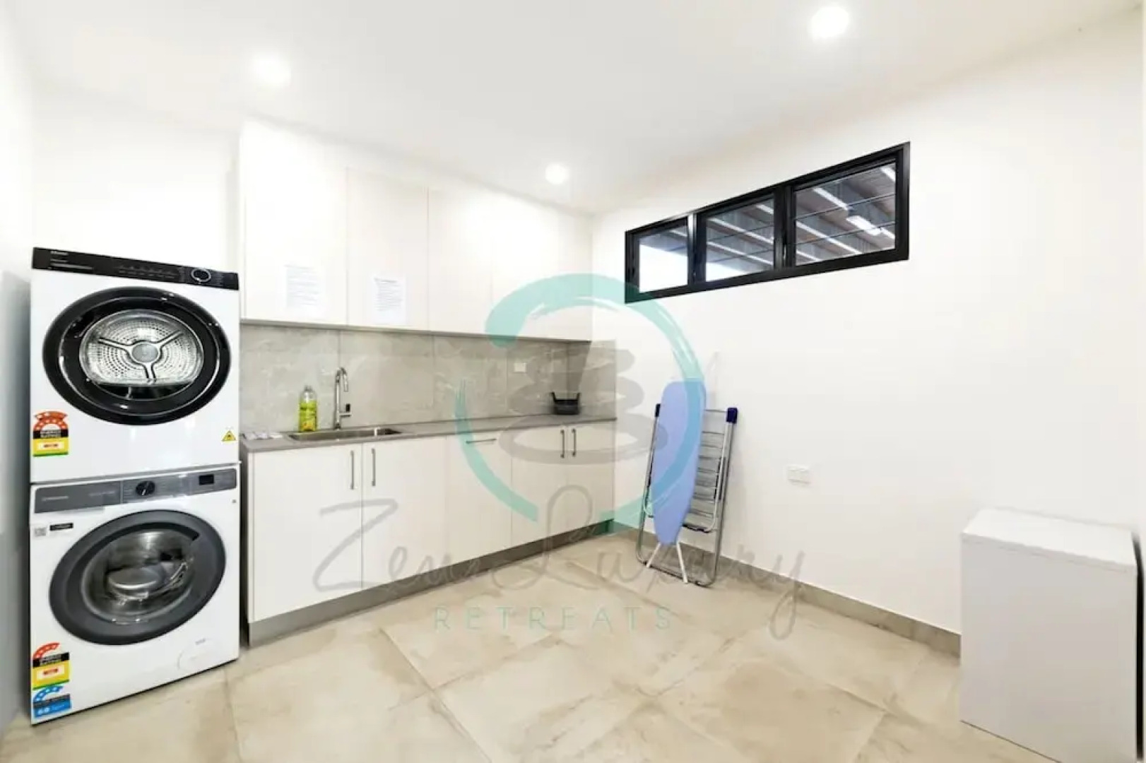 Urbanretreat Modern Outdoor Dining Backyard