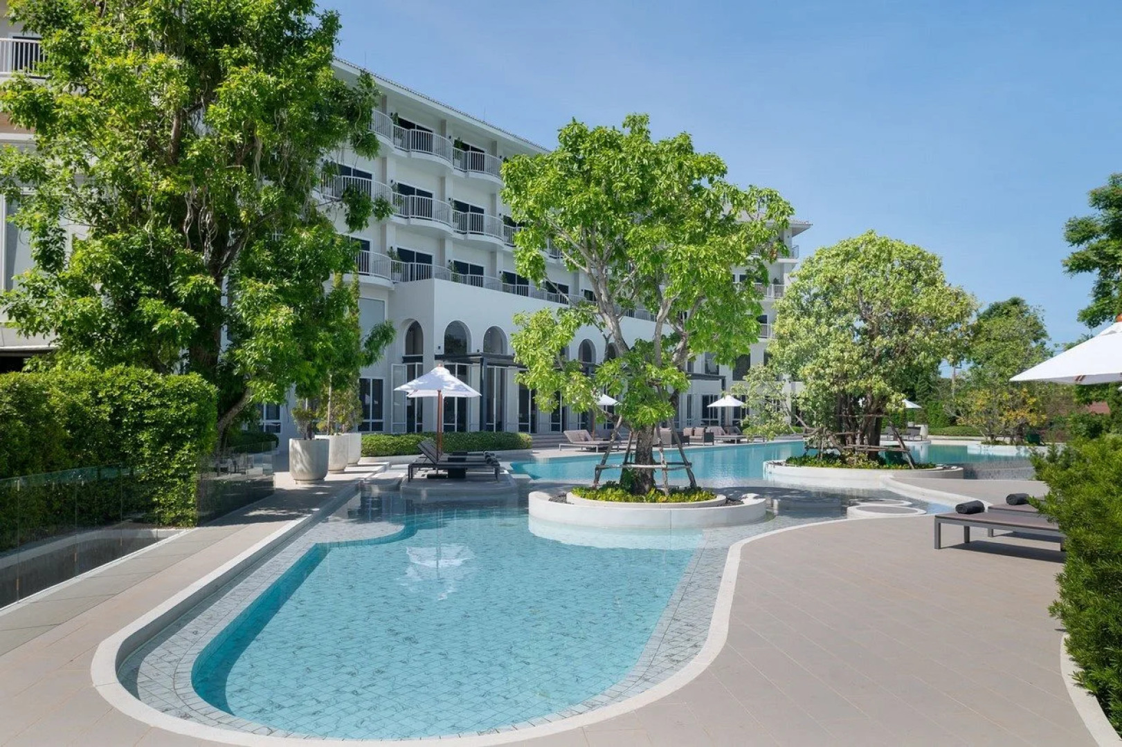 Отель Cross Pattaya Pratamnak