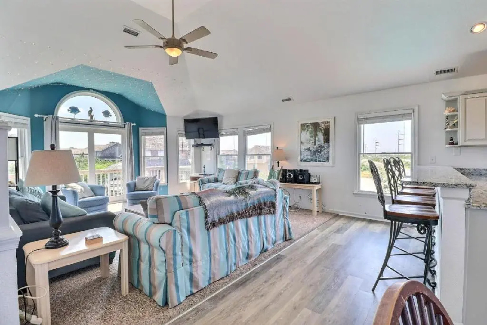 6170 - Poolside Paradise