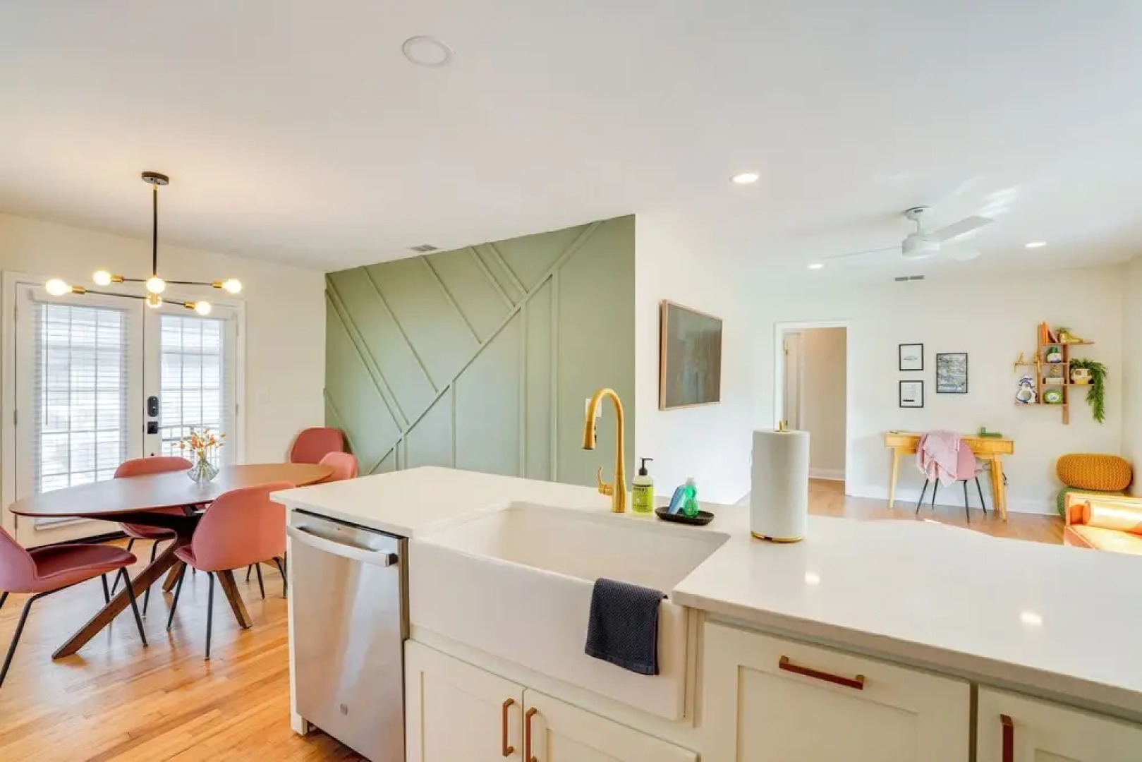 Mid-century Lakeland Home w/ Game Room!