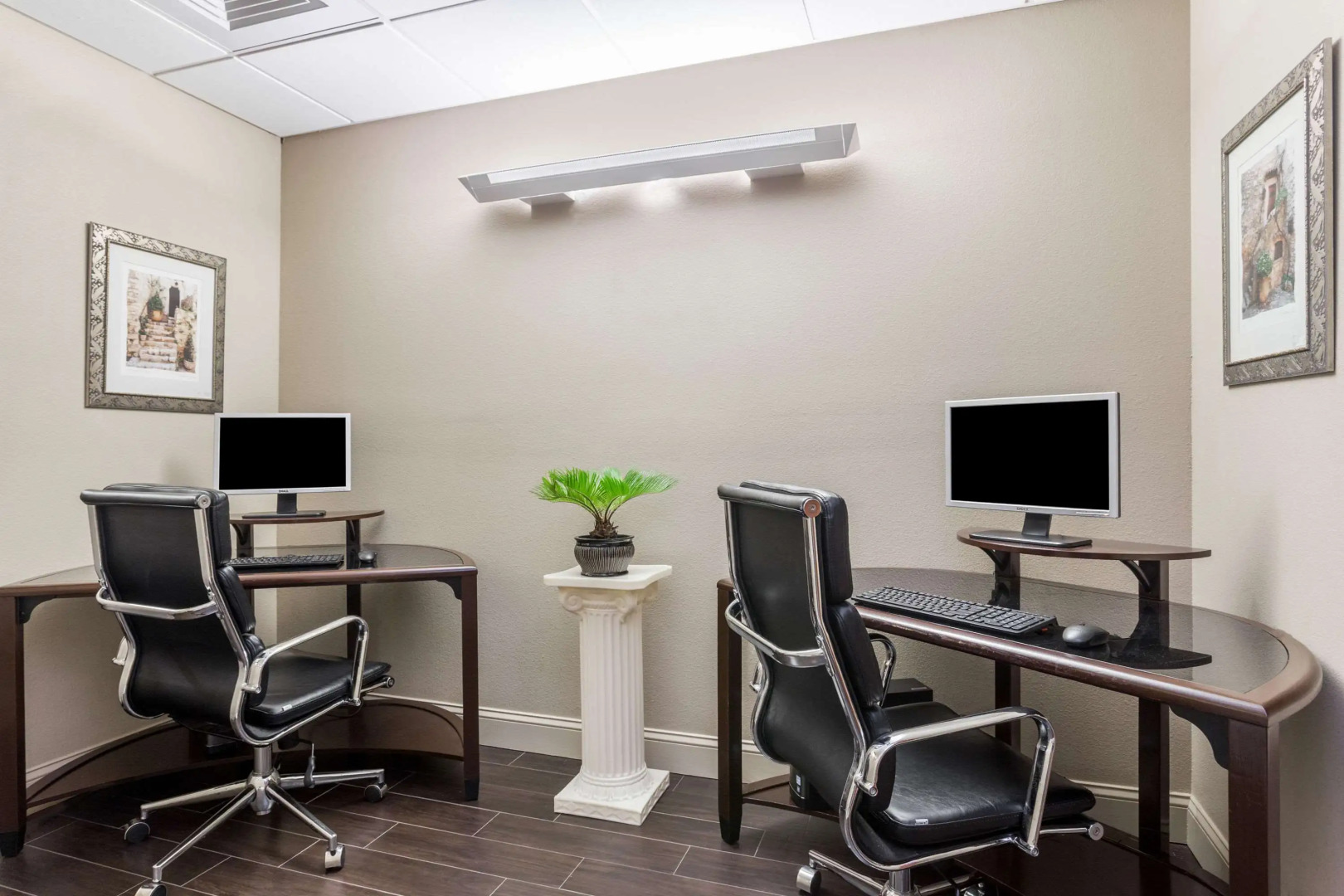 Days Inn & Suites by Wyndham Lakeland