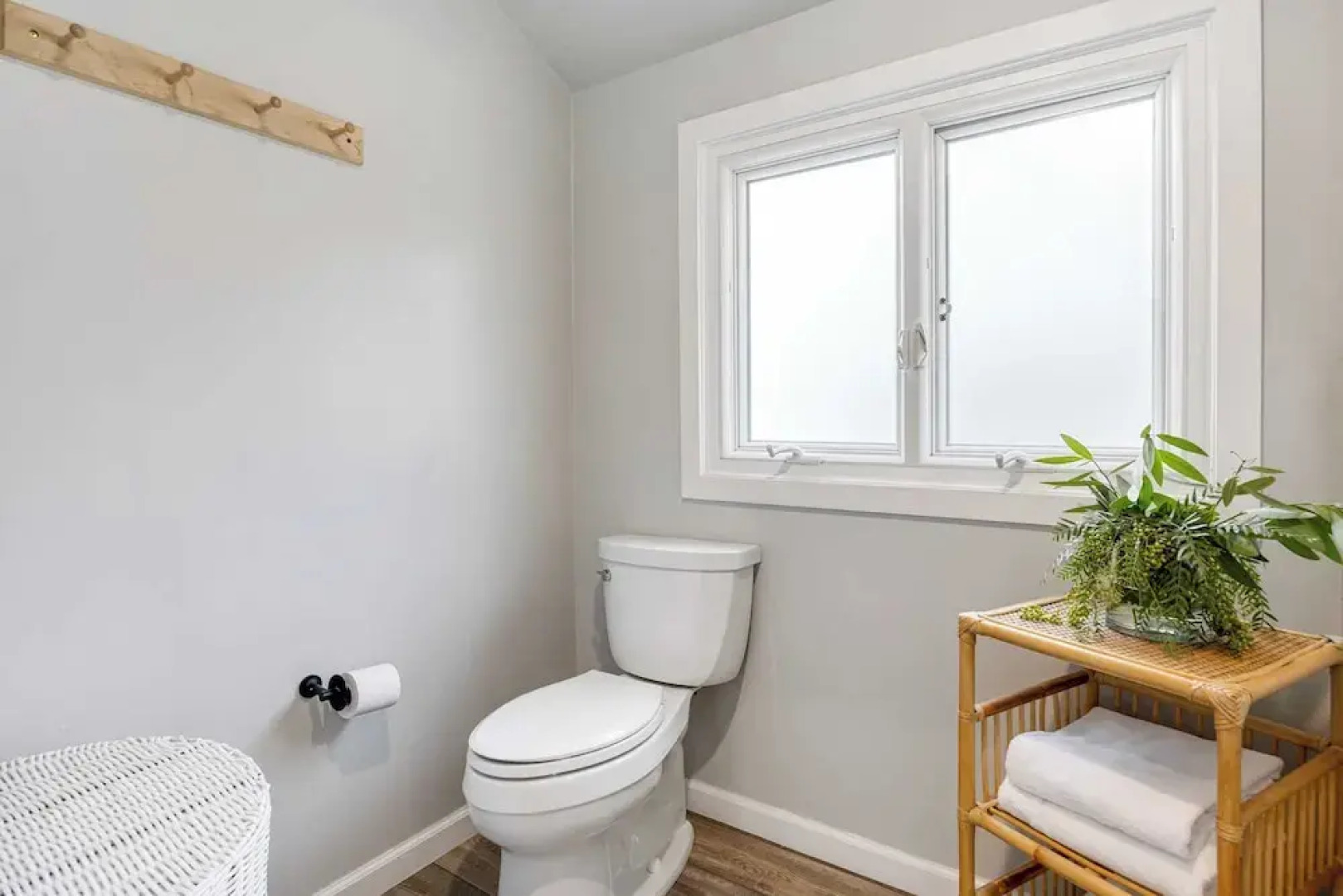 Unbeatable Beachfront Bliss w/ Ocean Views, Luxe Interiors & Patio Beach Road