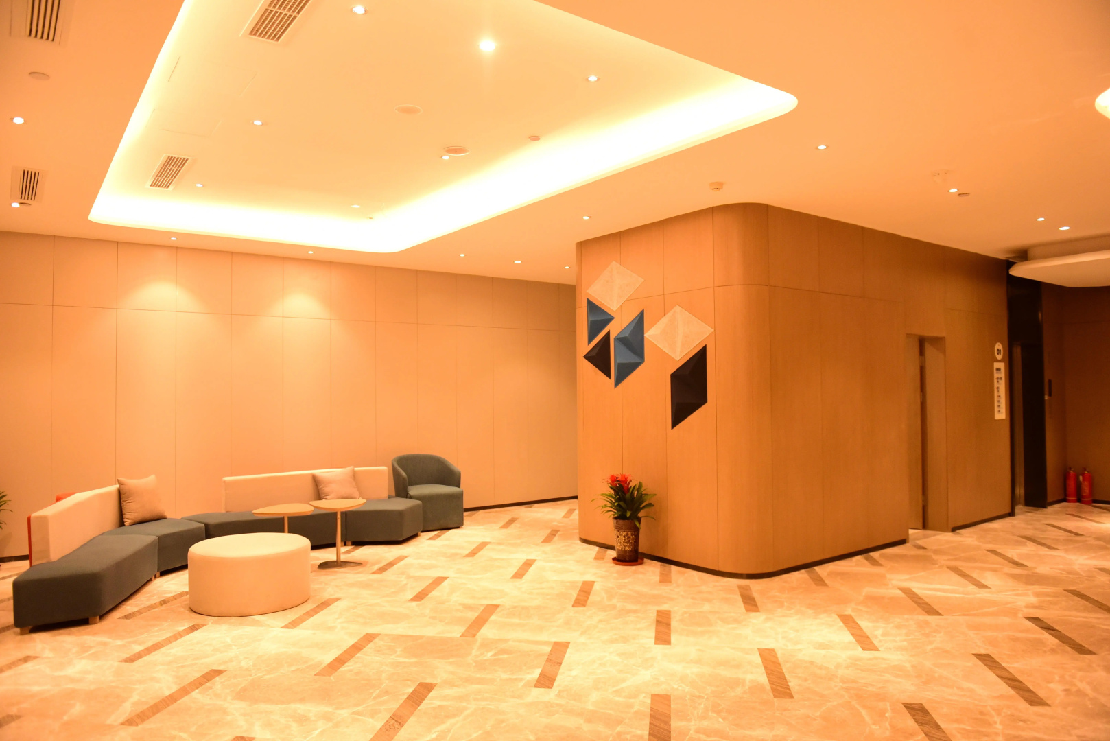 Holiday Inn Express Lhasa Potala Square