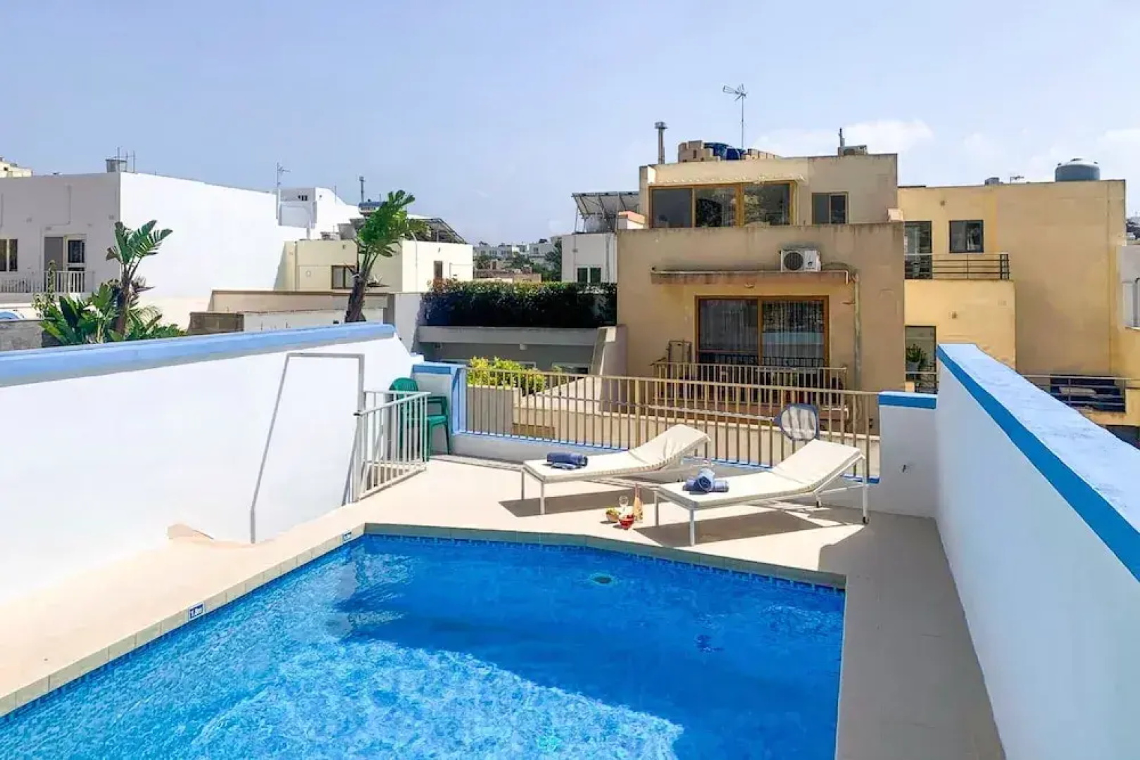 Pool and Sea, charming Merill Apart 5