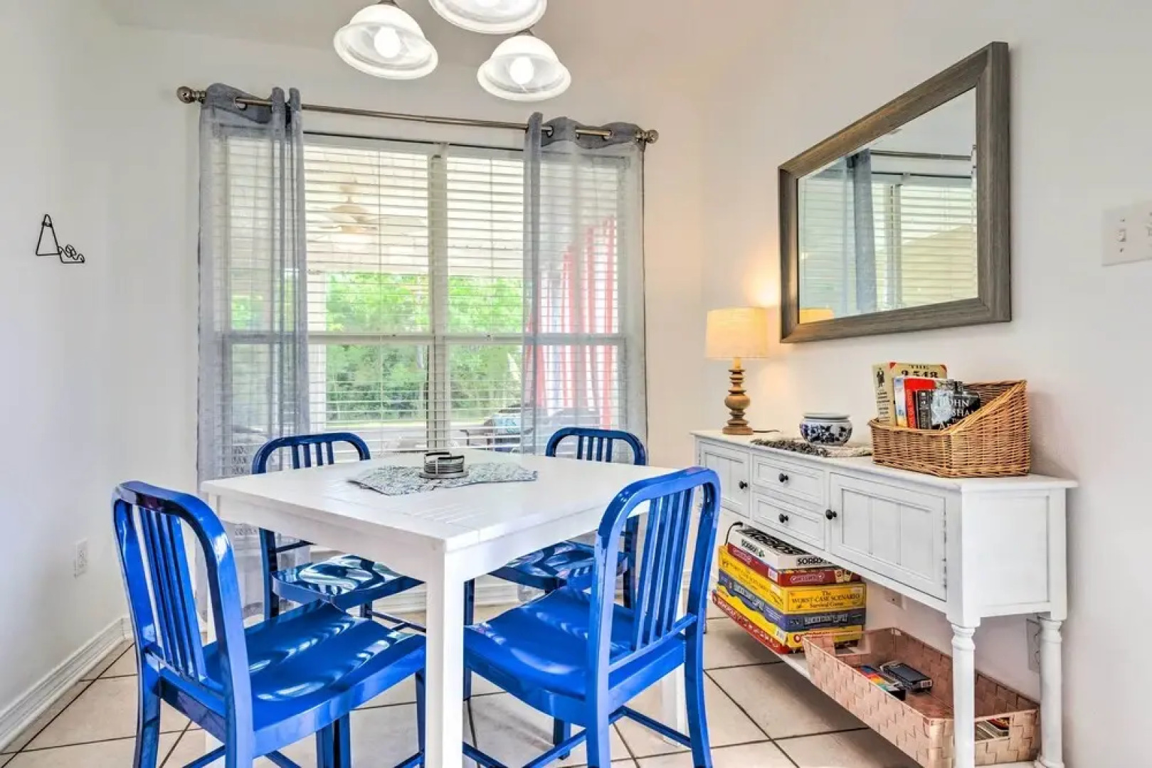 Secluded 'La Mer Cottage' < 1 Mi to Beach!