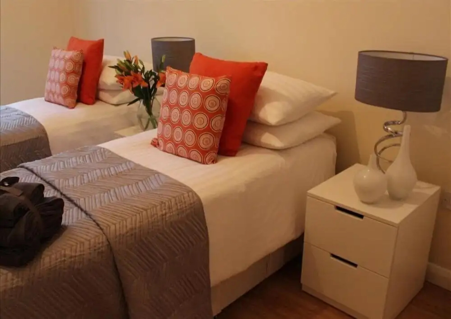 The Maelor - Berwyn House - Central Wrexham - Sleeps Up To 6