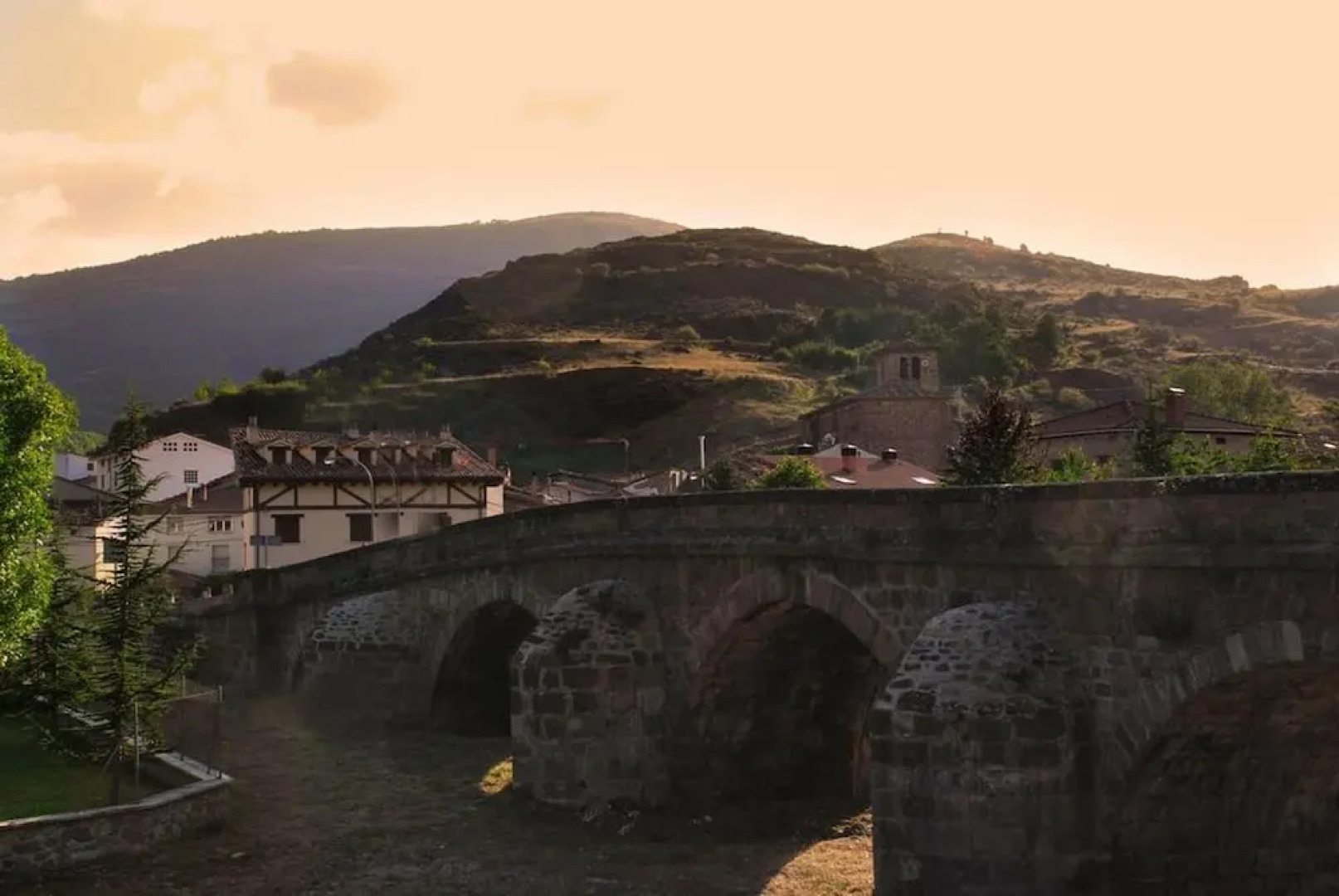 House With 2 Bedrooms in Fresneda de la Sierra Tirón, With Furnished Terrace