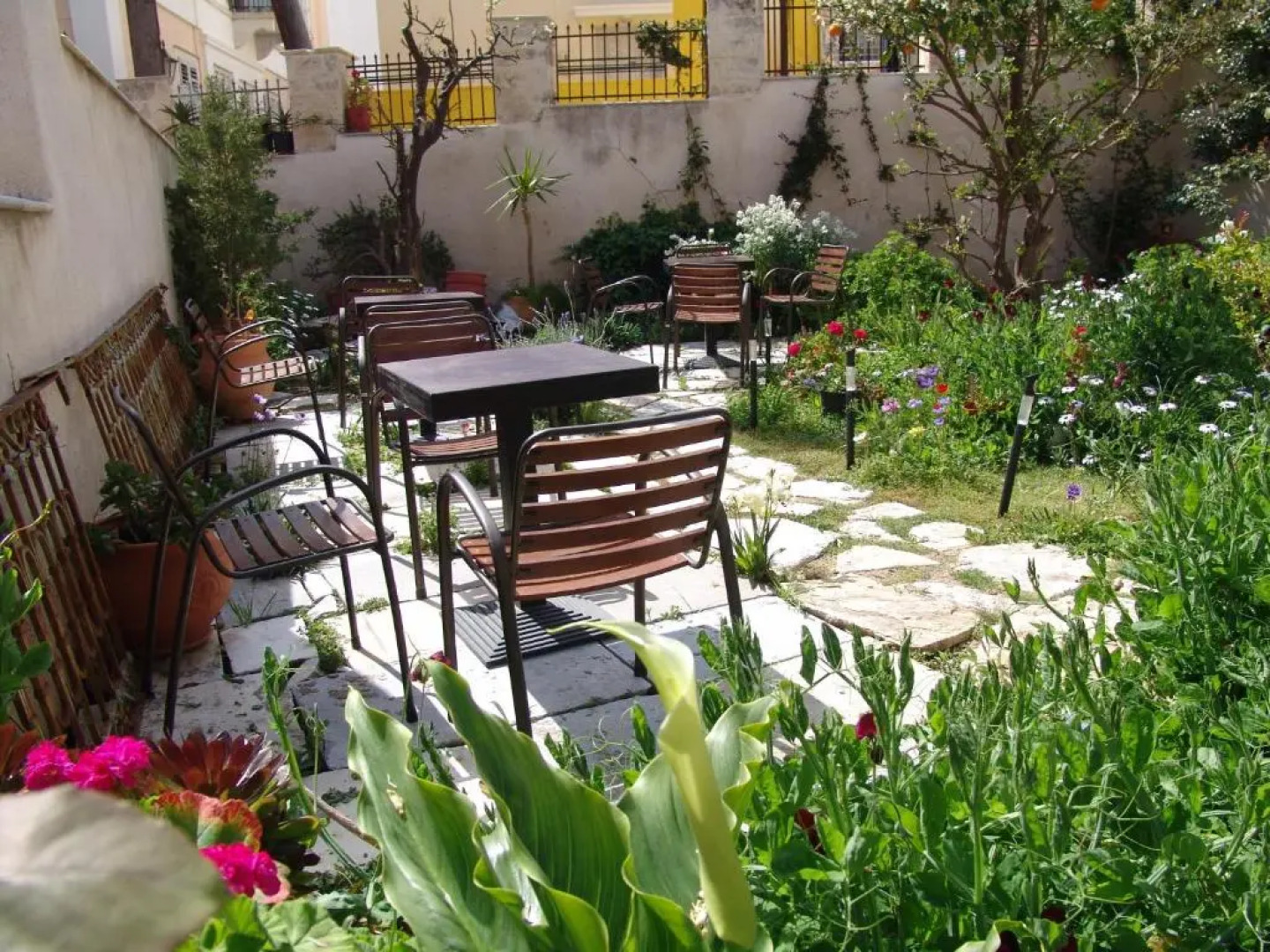 Antouanetta Apartments