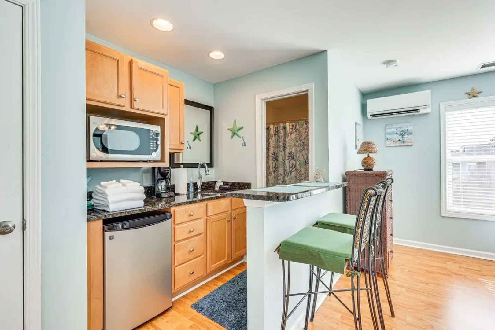 Marina & Beach Club Access: Condo in Southport