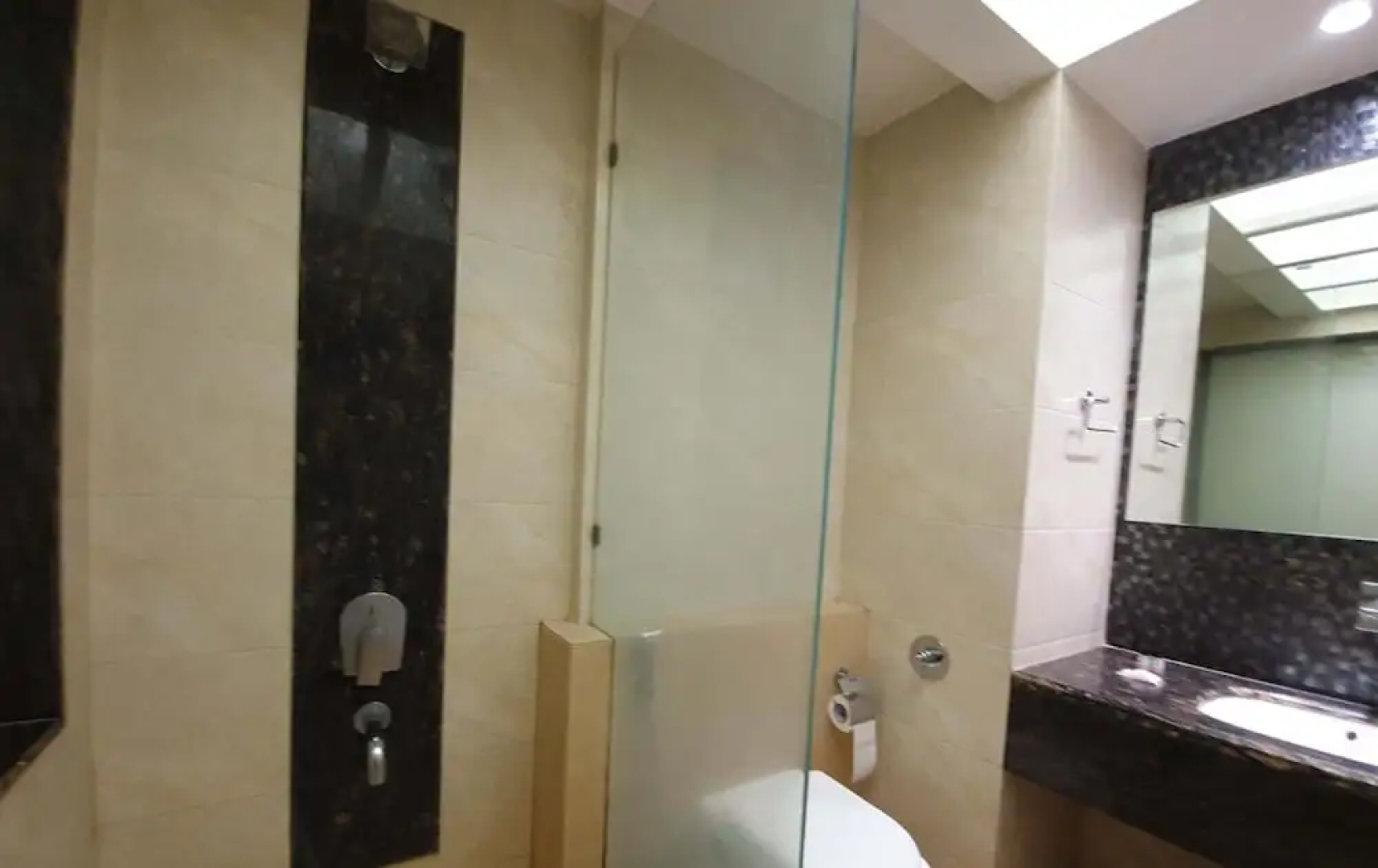 Hotel Grand Parivaar