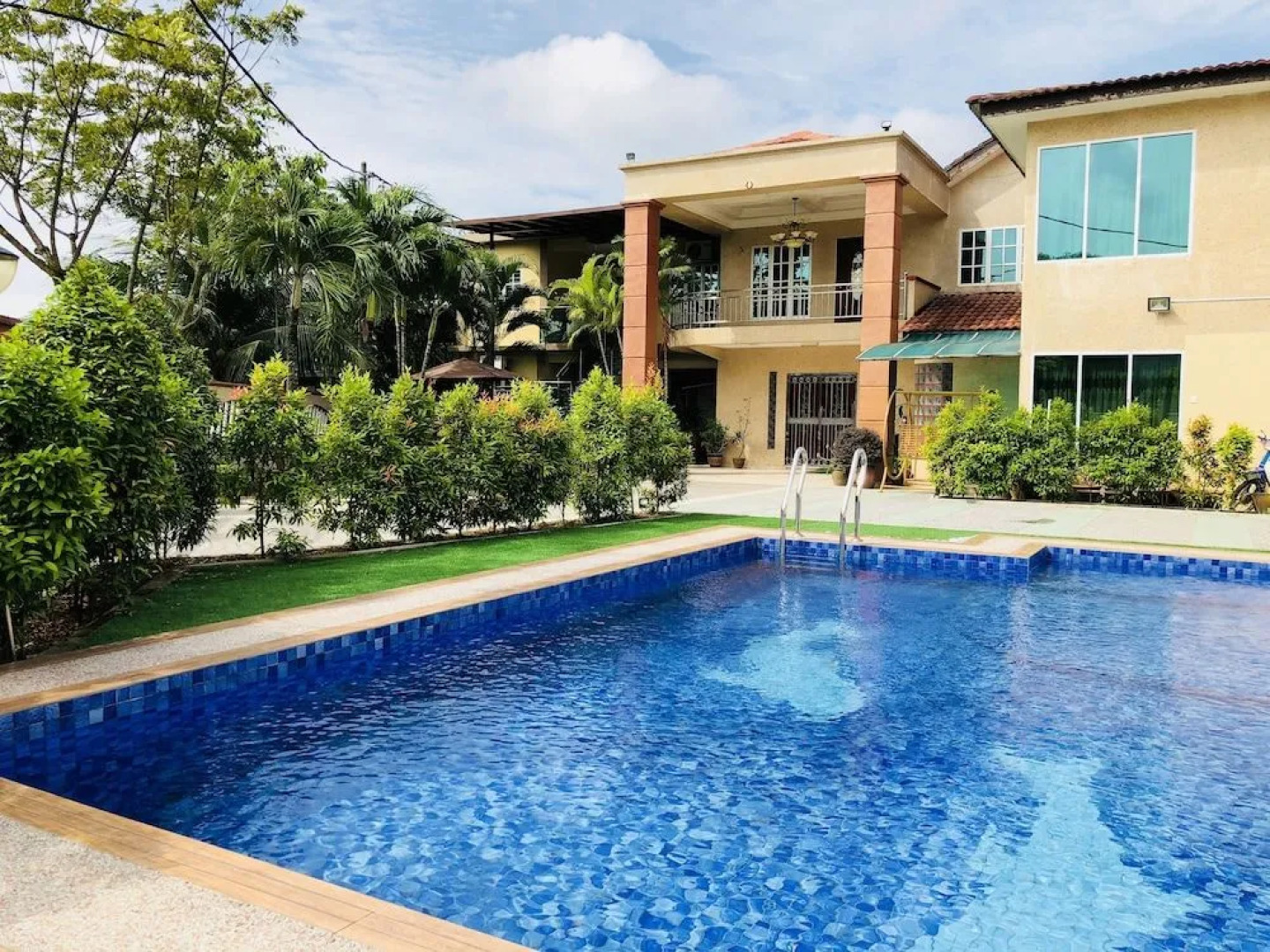 One 5 Residence Homestay