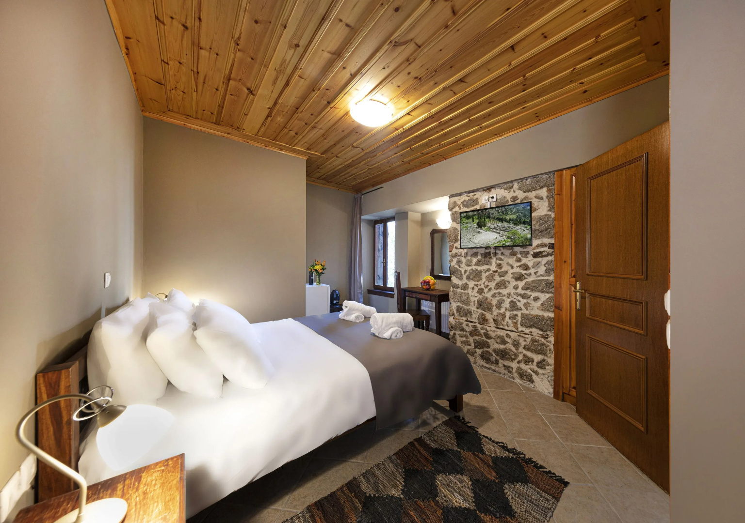 Stone Suites by White Hills
