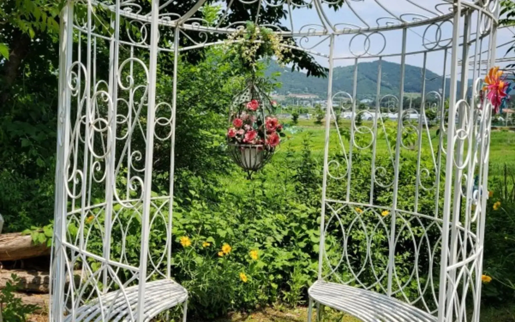 Yangpyeong Hayandohwaji Pension