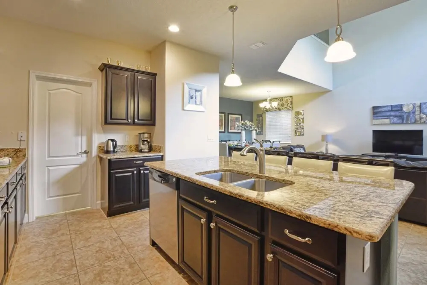 Paradise Palms 8945