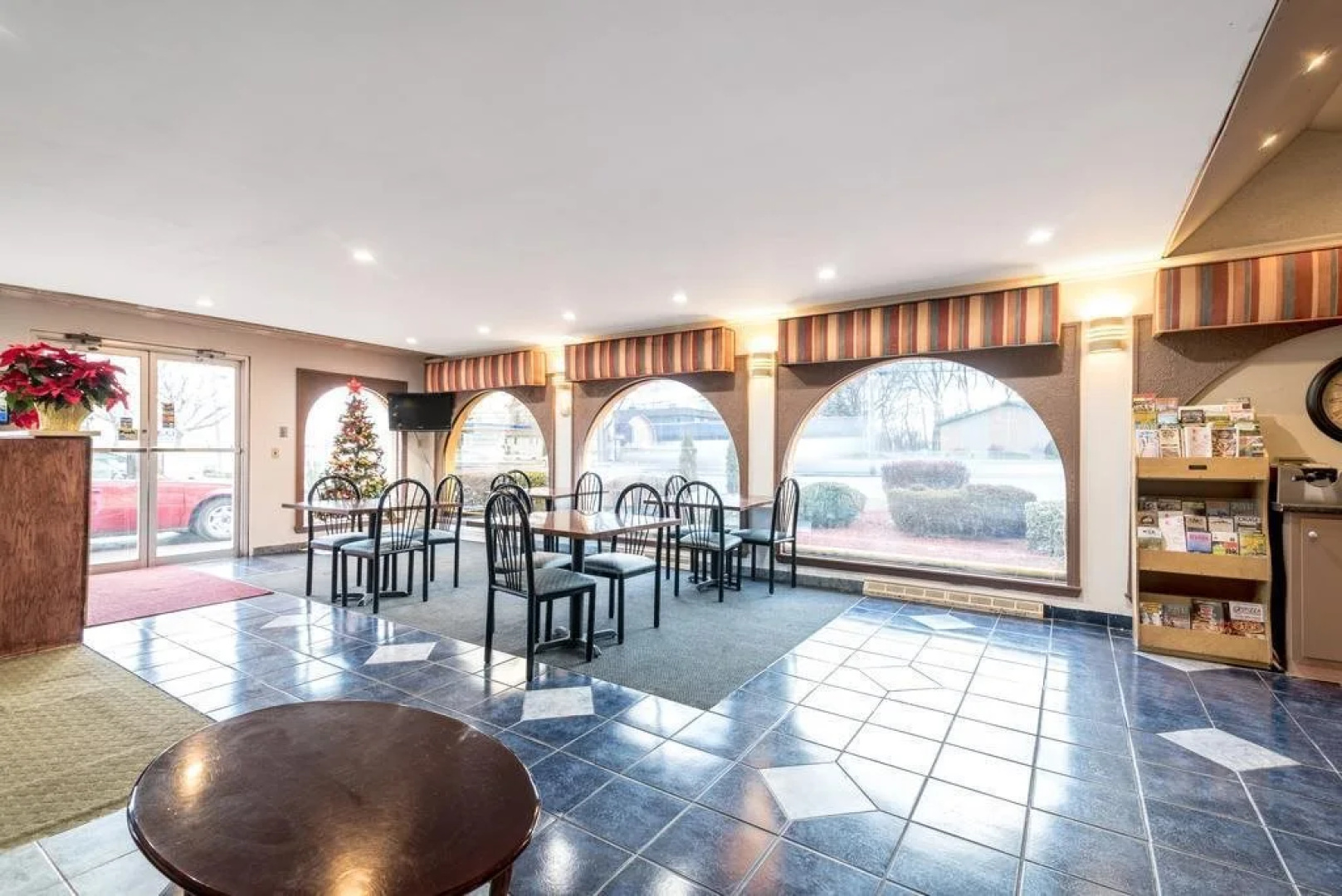 Red Carpet Inn & Suites - Albany Airport