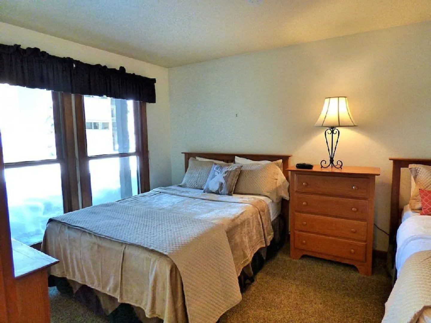 Lift Tickets Ground Floor in Mtn Village, Wifi, Fireplace, Hot Tubs